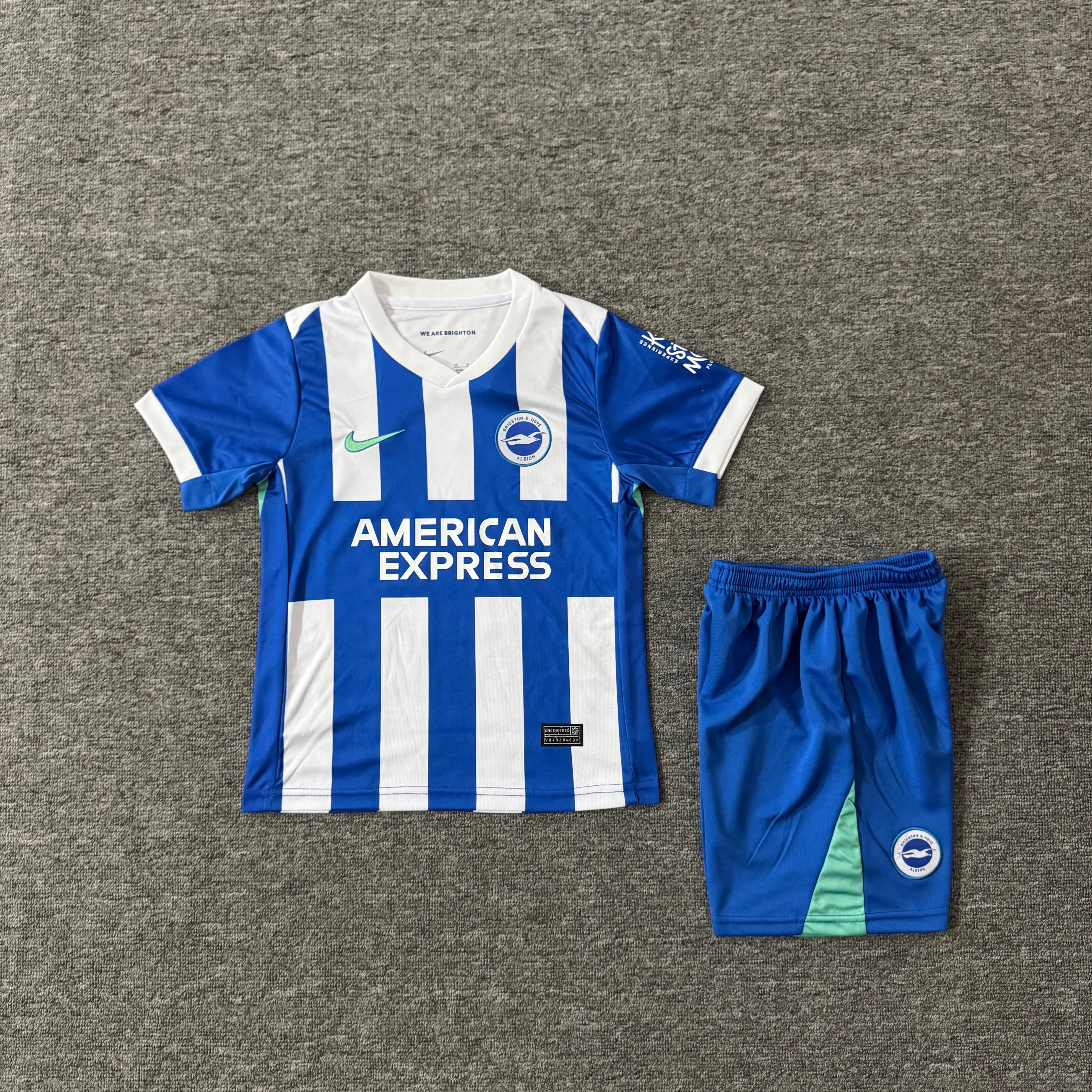 Ensemble de football enfant Brighton domicile 2025/26 – vue 2