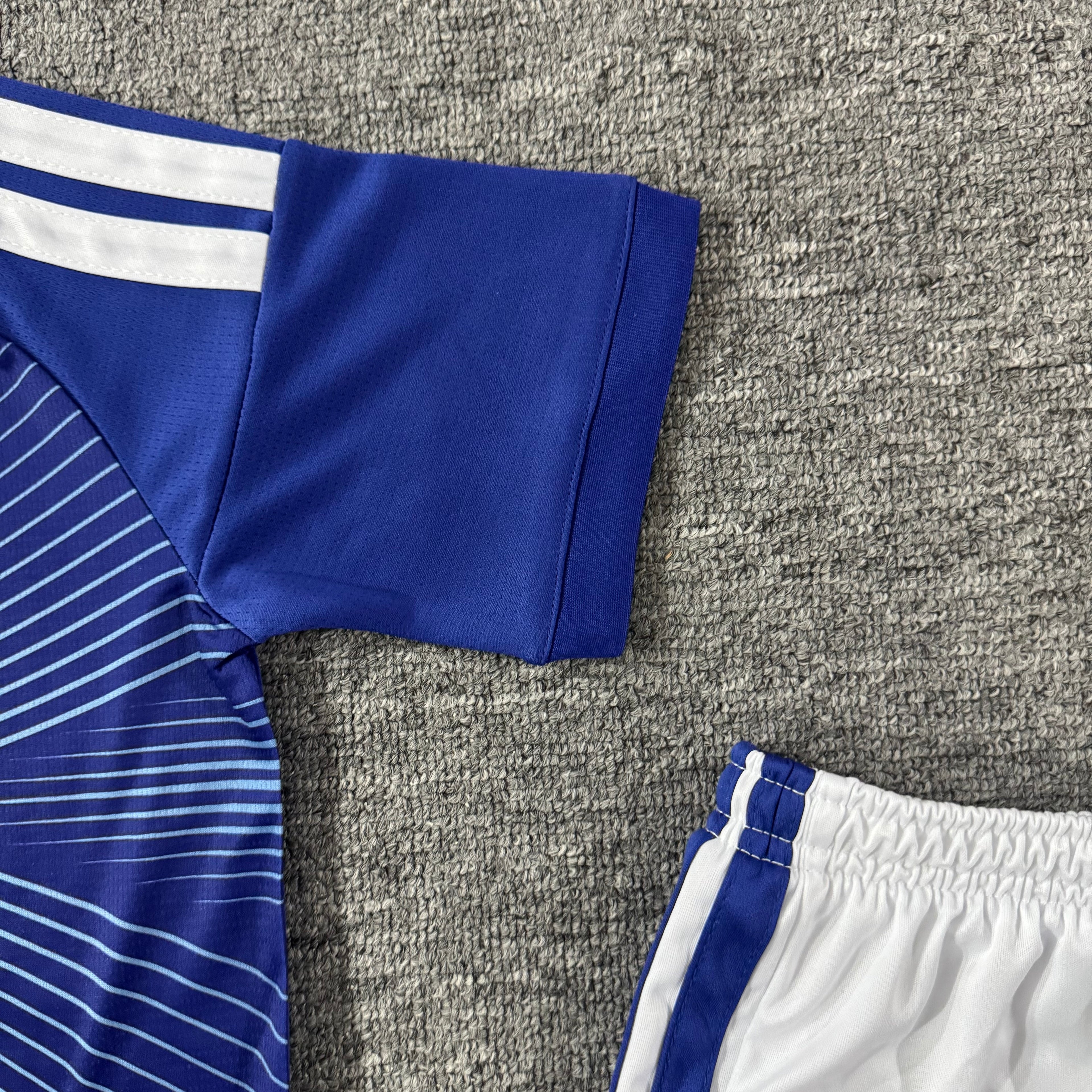 Ensemble de football enfant Japon domicile 2026/27 – vue 4
