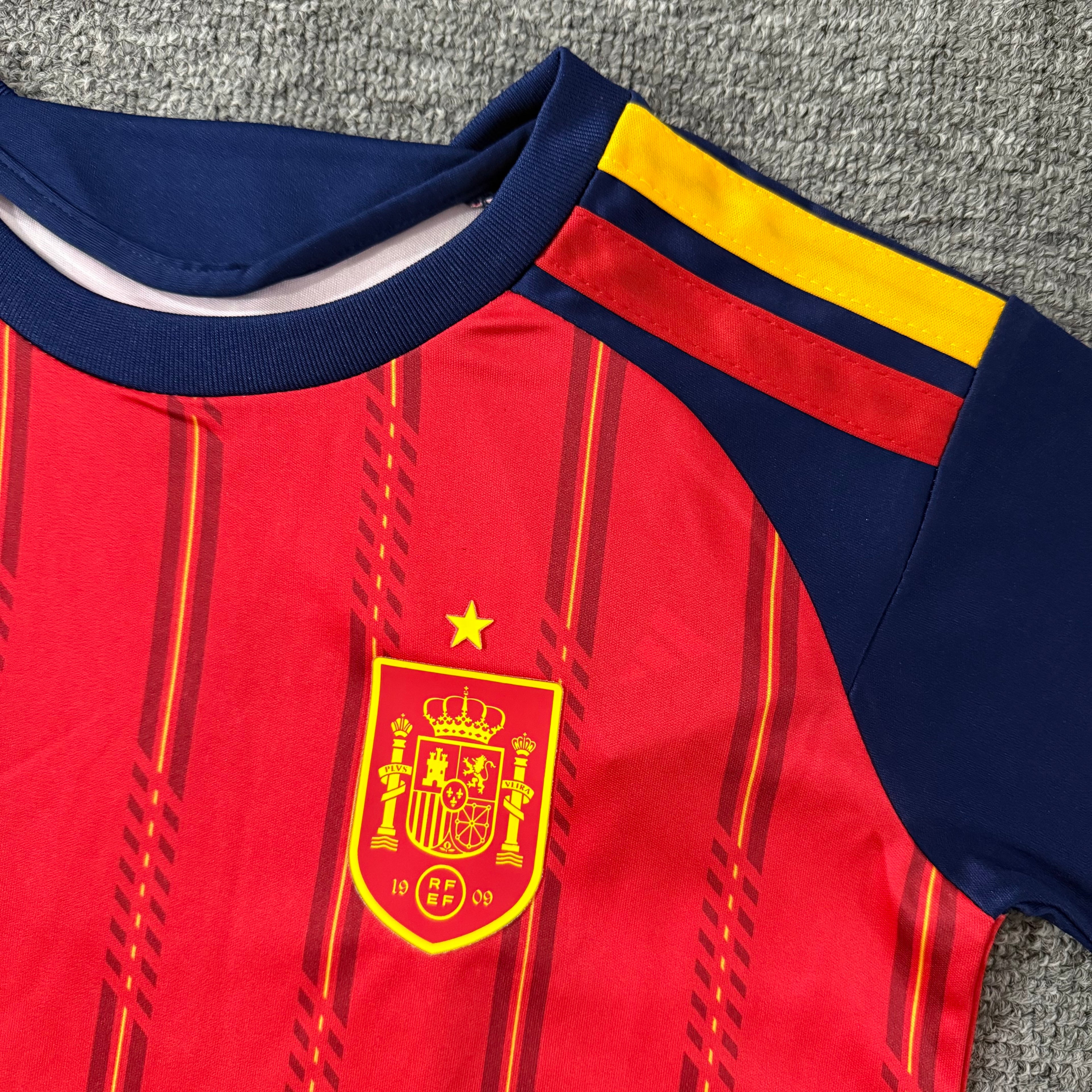 Ensemble de football enfant Espagne domicile 2026/27 – vue 4