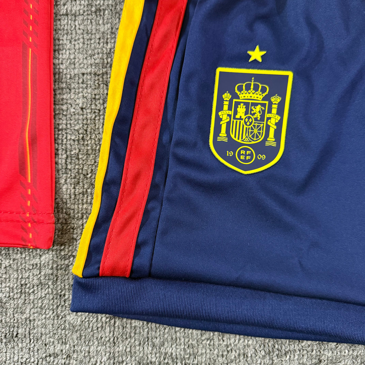 Ensemble de football enfant Espagne domicile 2026/27 – vue 5