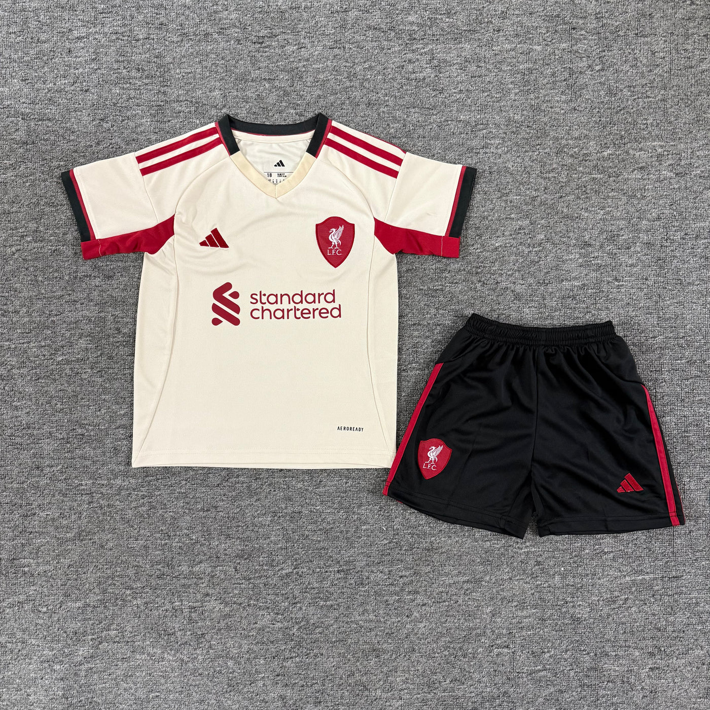 Ensemble de football enfant Liverpool extérieur 2025/26 – vue 2