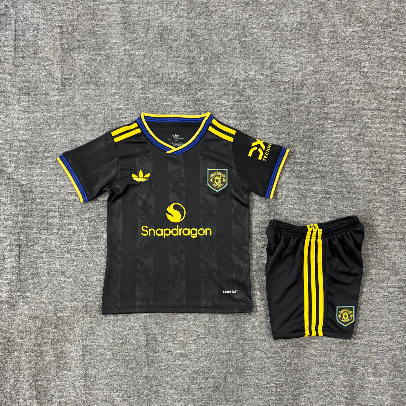 Ensemble de football enfant Manchester United third 2025/26 – vue 2