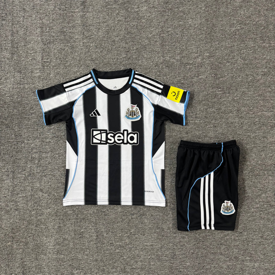 Ensemble de football enfant Newcastle domicile 2025/26 – vue 2