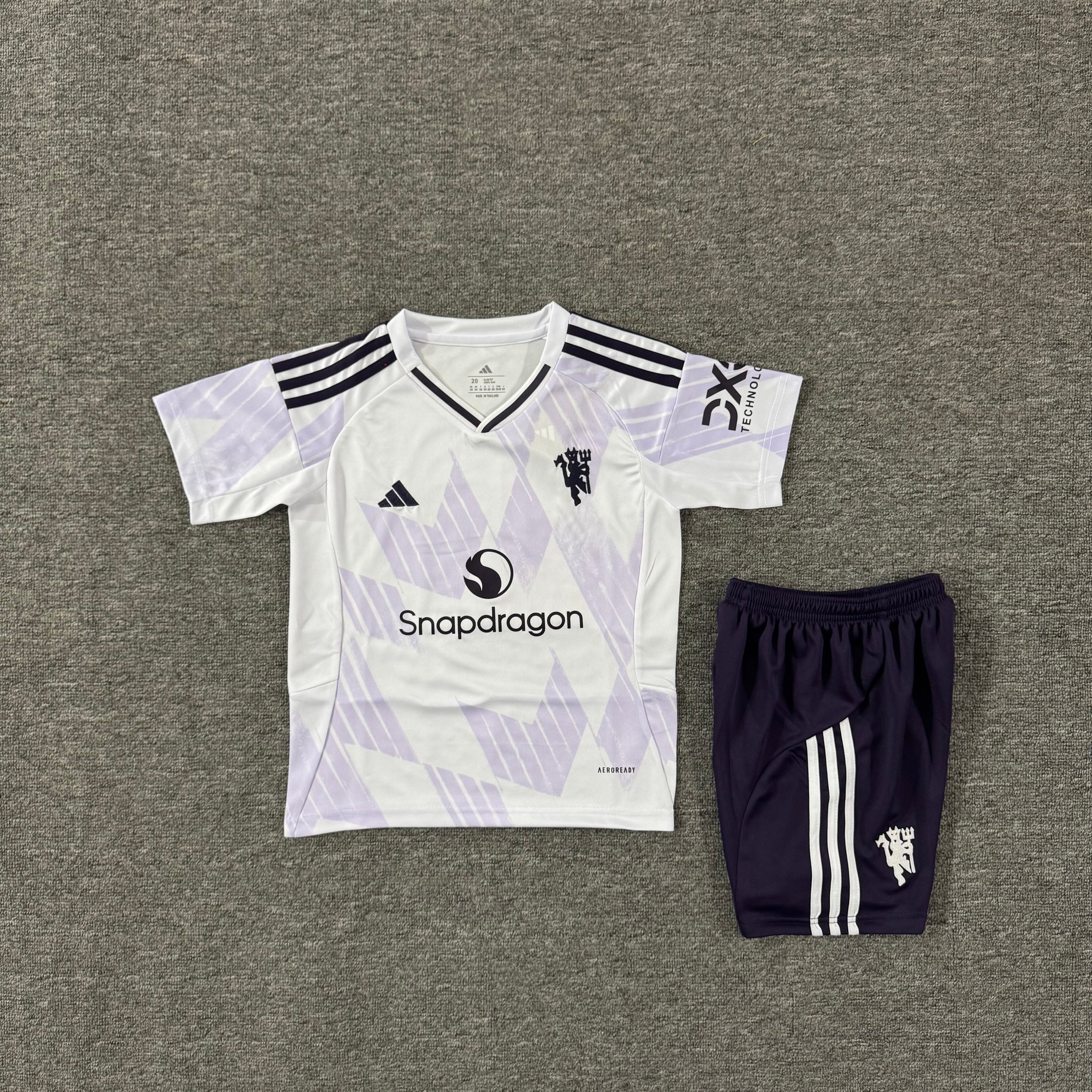 Ensemble de football enfant Manchester United extérieur 2025/26 – vue 1