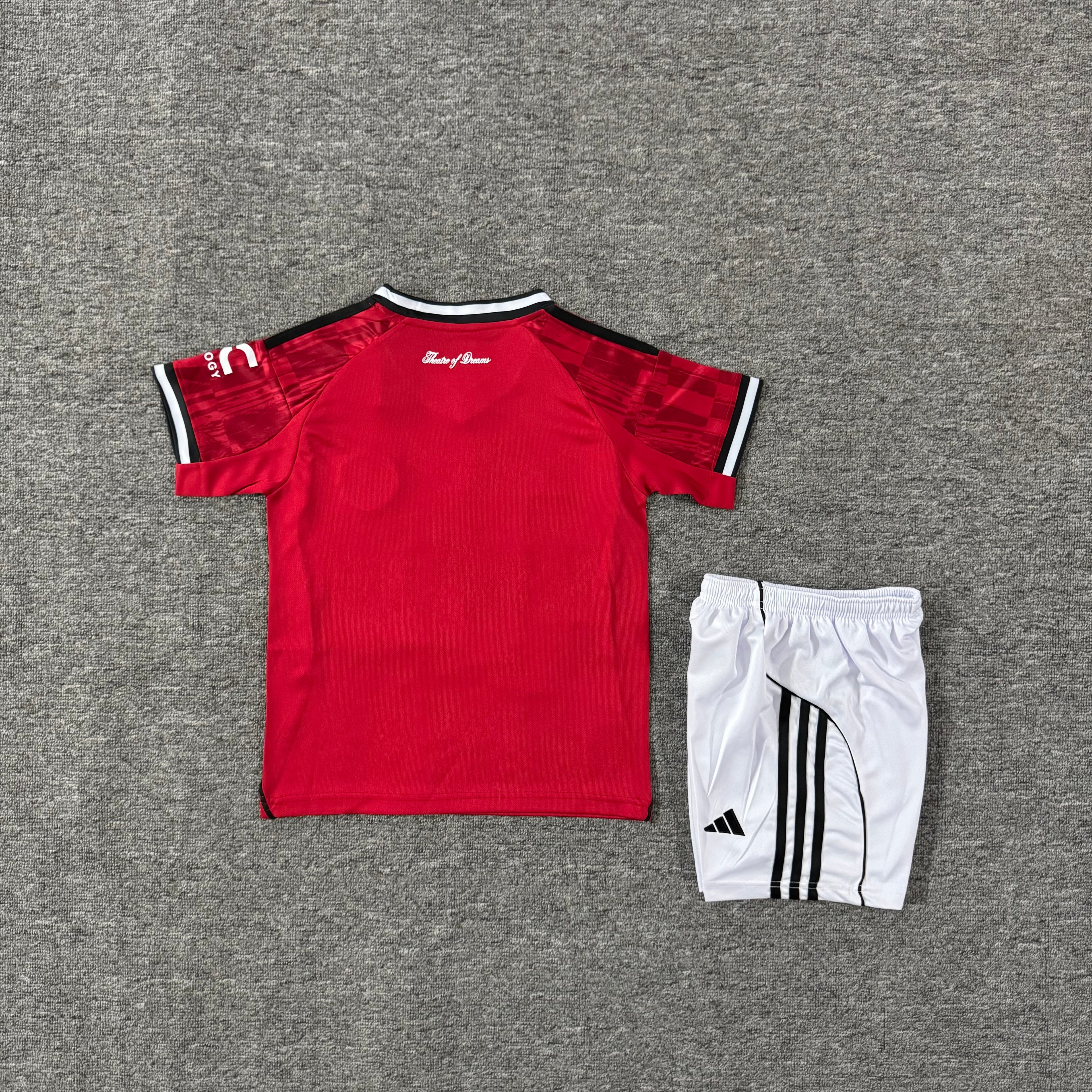 Ensemble de football enfant Manchester United domicile 2025/26 – vue 1