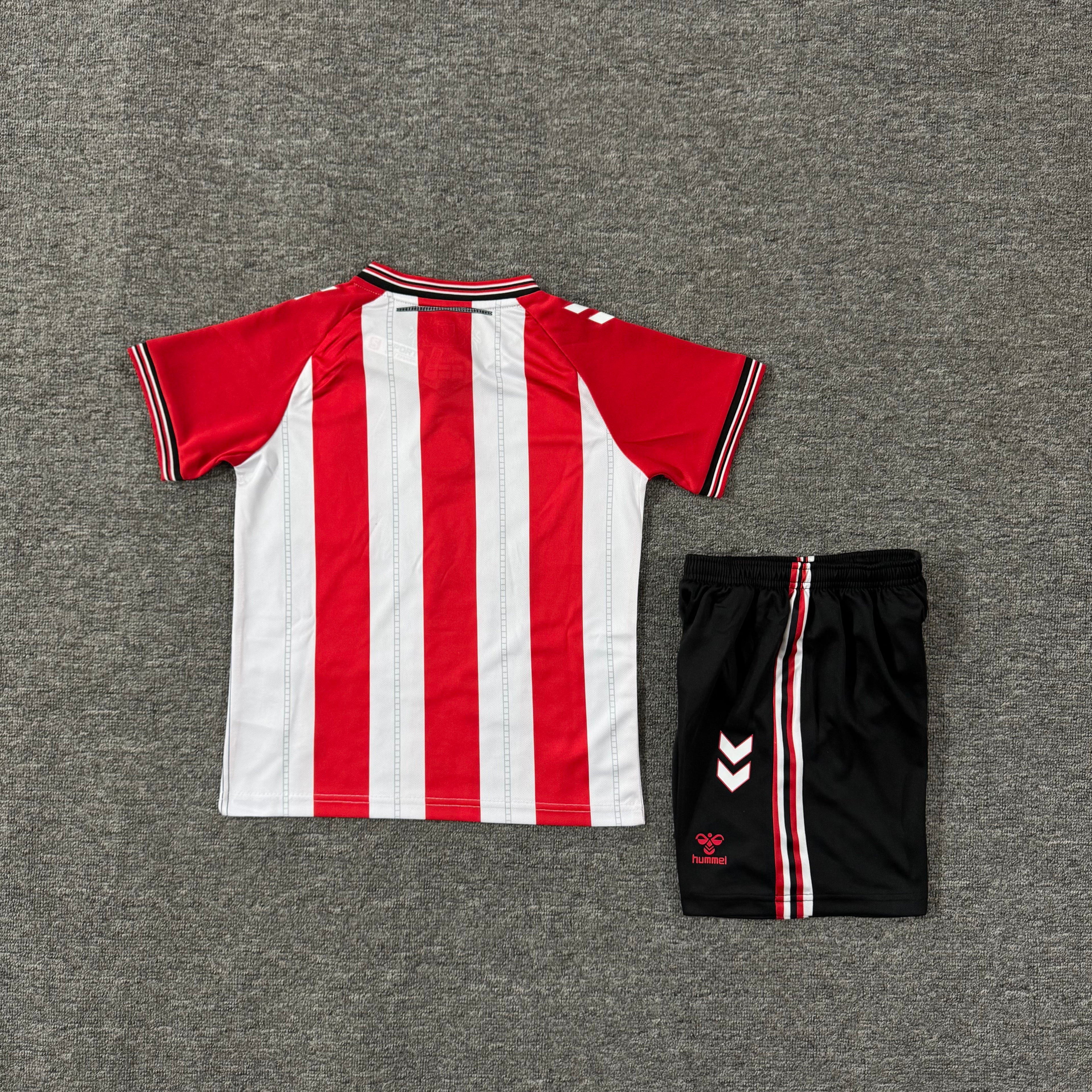 Ensemble de football enfant Sunderland domicile 2025/26 – vue 1