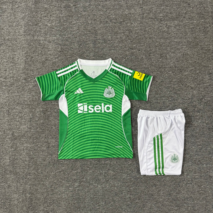 Ensemble de football enfant Newcastle extérieur 2025/26 – vue 2