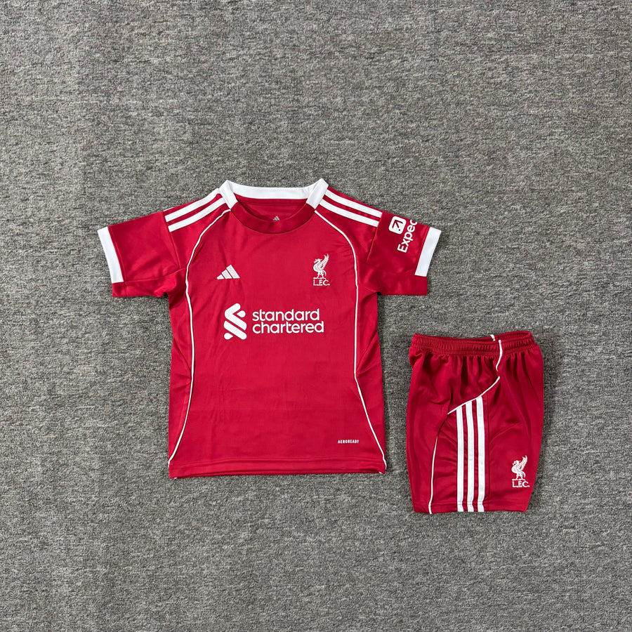 Ensemble de football enfant Liverpool domicile 2025/26 – vue 2