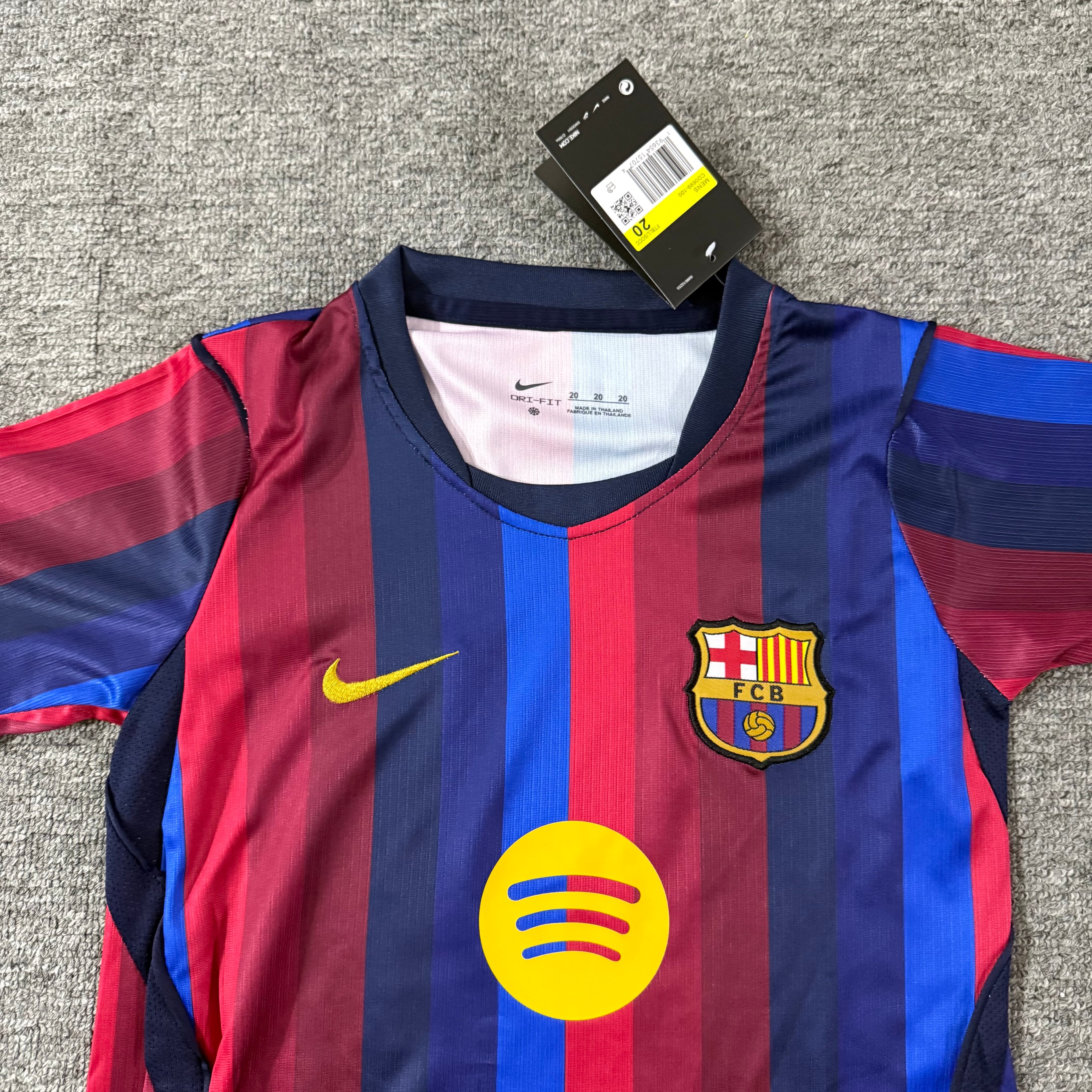 Ensemble de football enfant FC Barcelone domicile 2026/27 – vue 2
