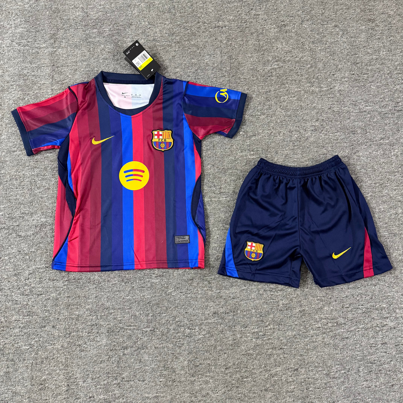Ensemble de football enfant FC Barcelone domicile 2026/27 – vue 3