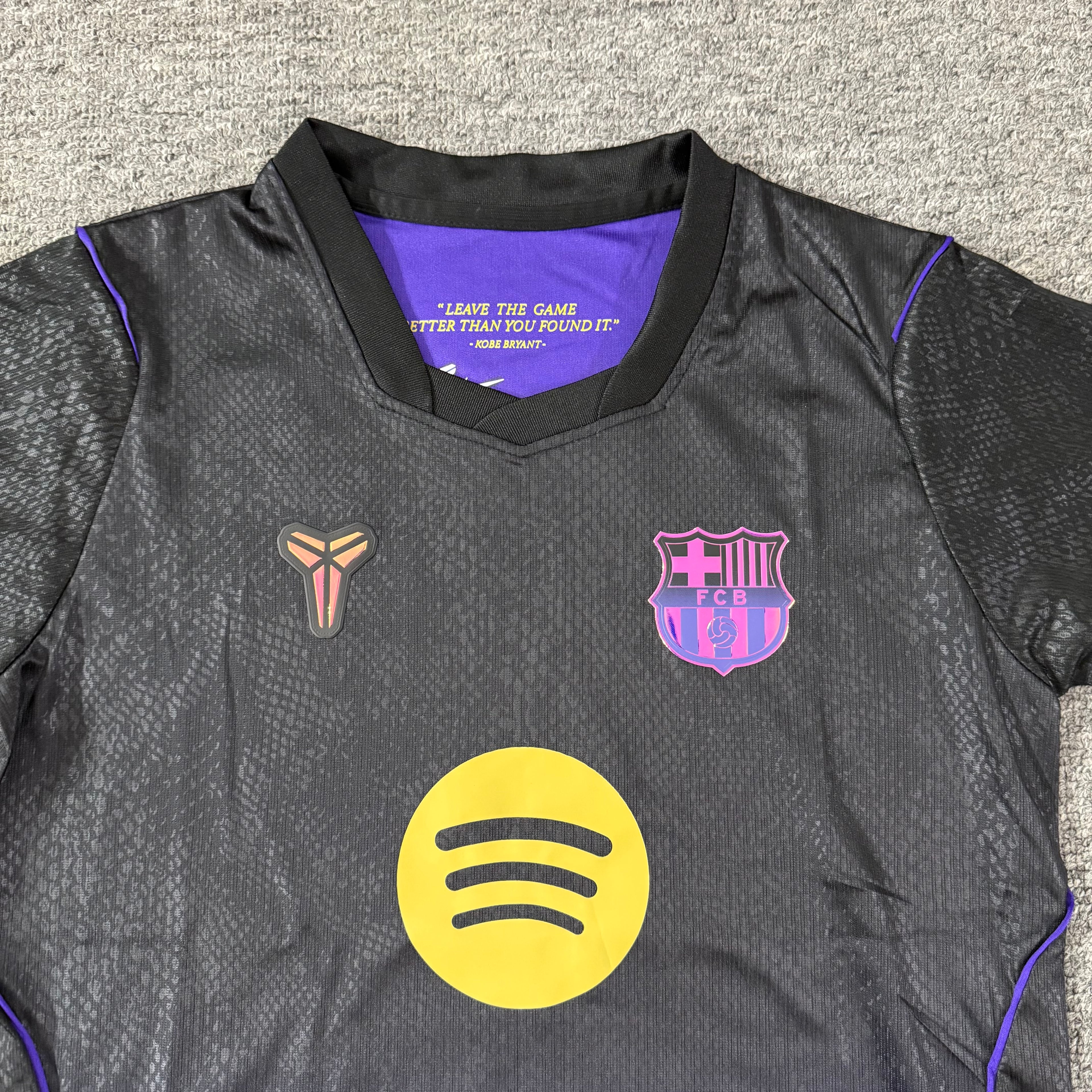 Ensemble de football enfant FC Barcelone extérieur 2026/27 – vue 2