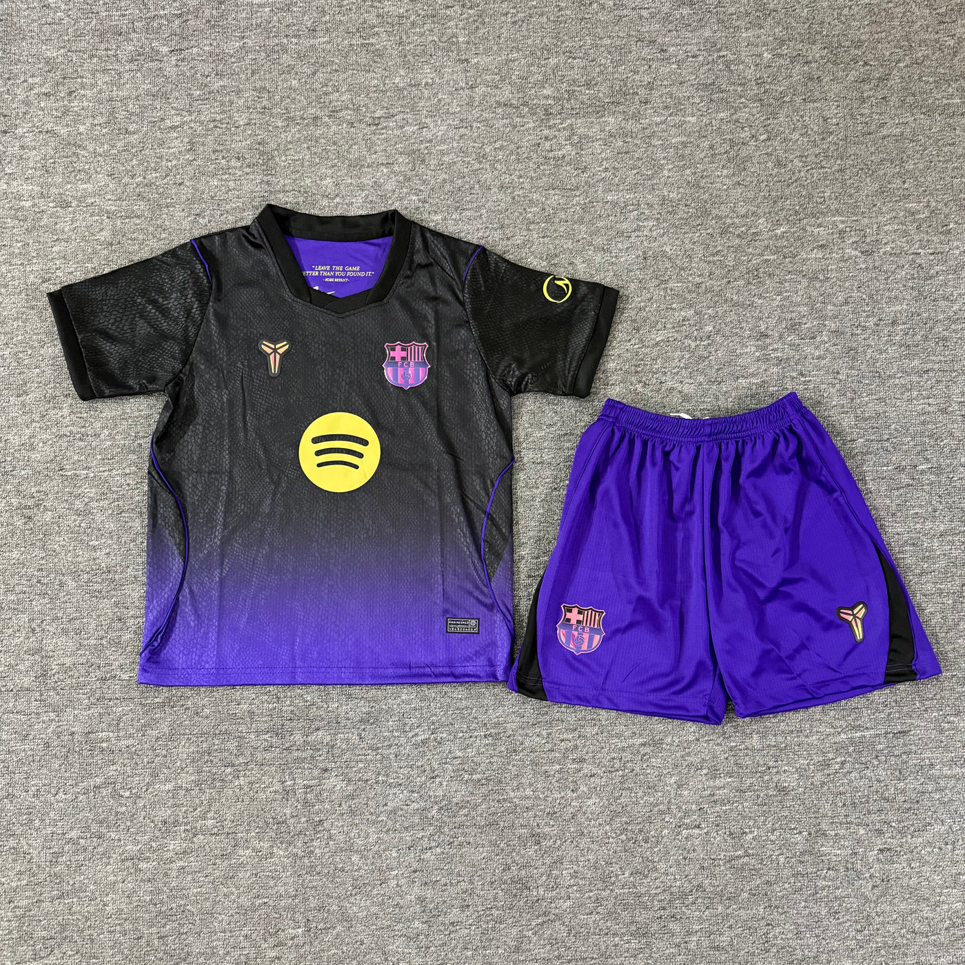 Ensemble de football enfant FC Barcelone extérieur 2026/27 – vue 3