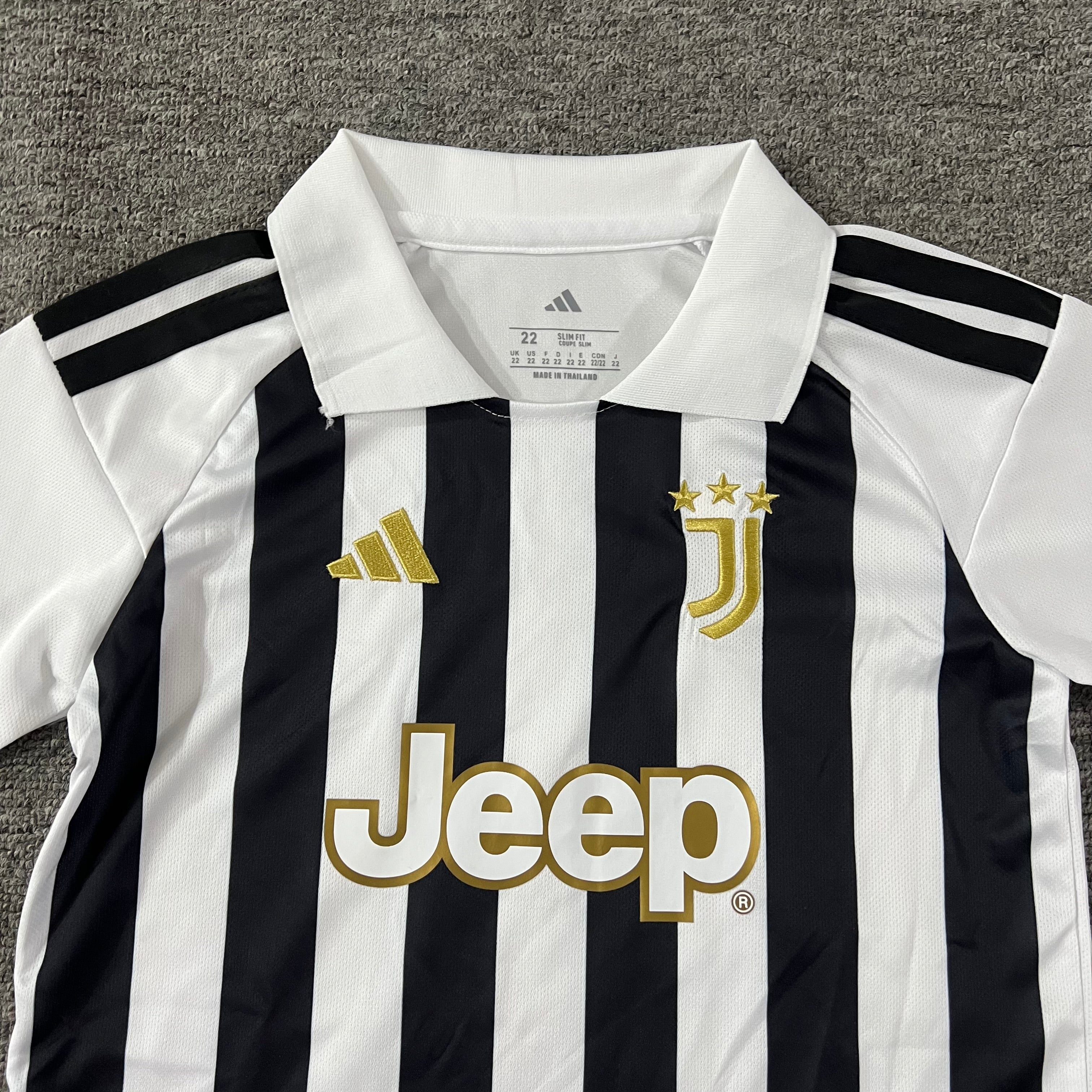 Ensemble de football enfant Juventus domicile 2026/27 – vue 2