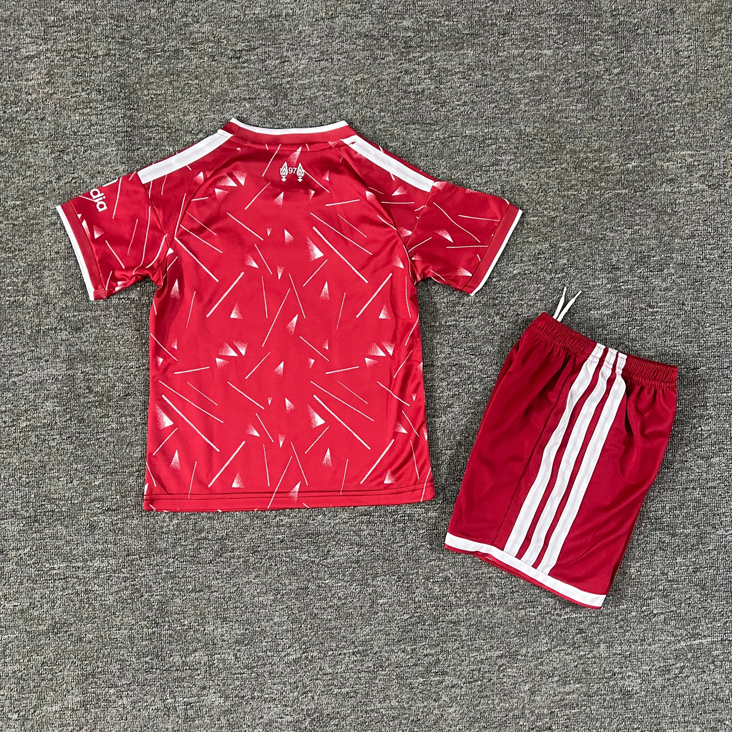 Ensemble de football enfant Liverpool domicile 2026/27 – vue 1