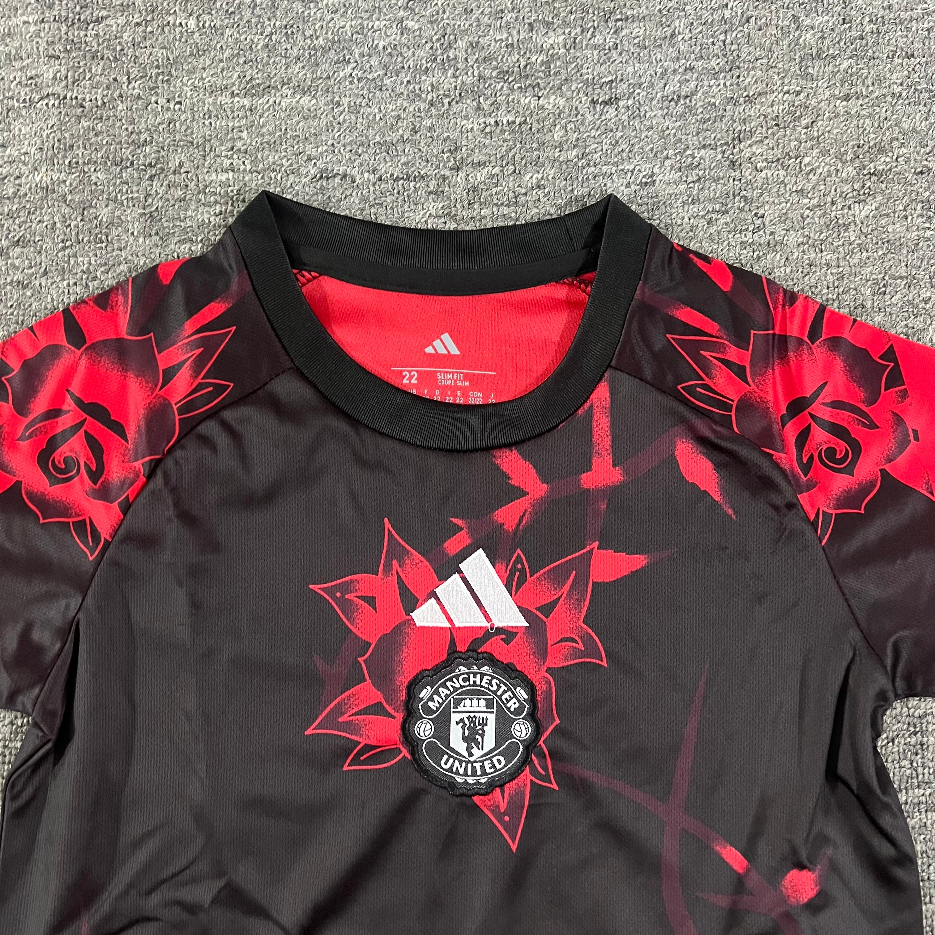 Ensemble de football enfant Manchester United édition spéciale Rose rouge 2026/27 – vue 2