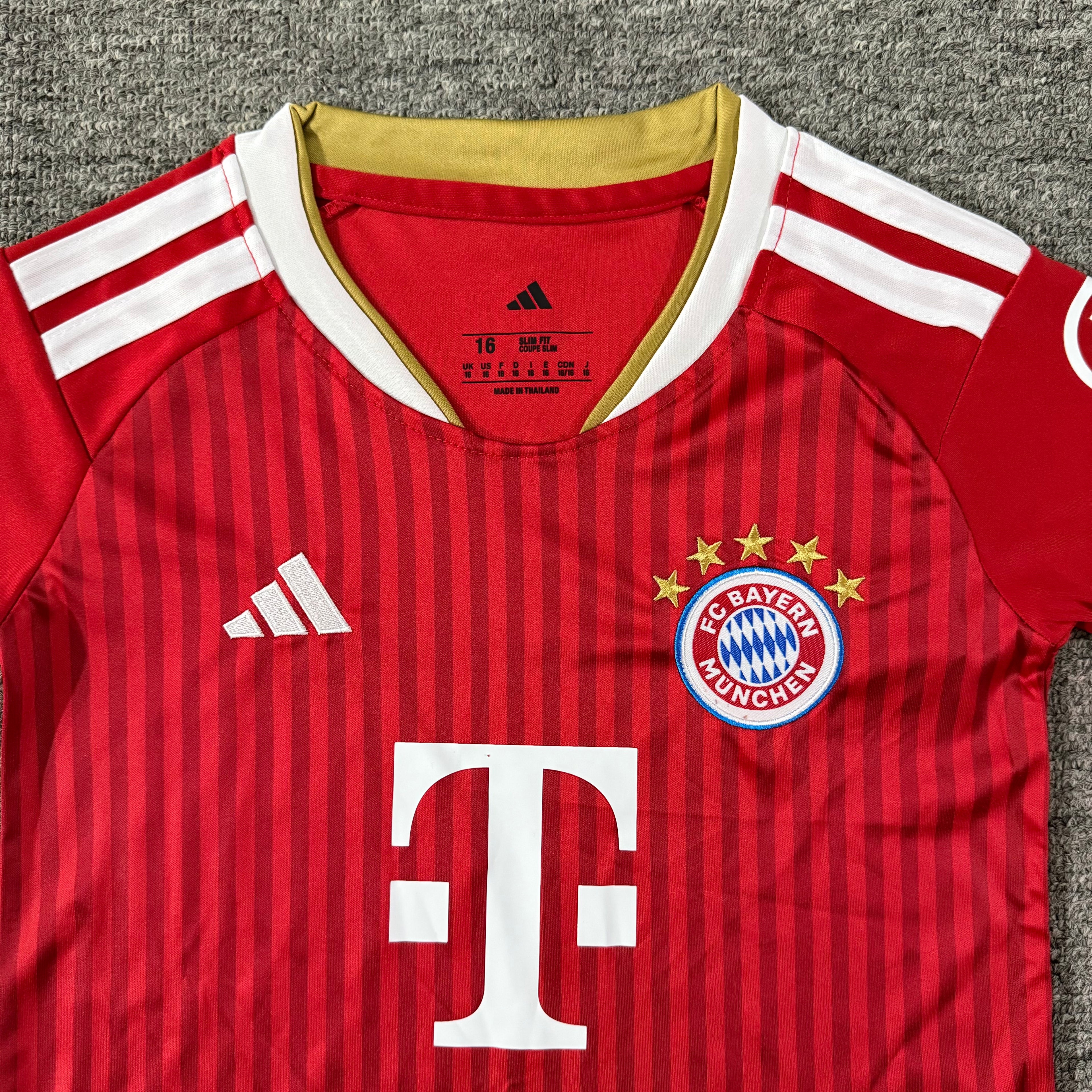 Ensemble de football enfant Bayern Munich domicile 2026/27 – vue 2