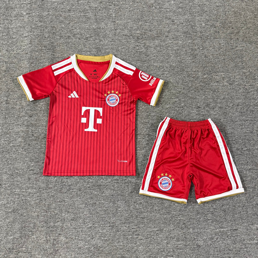 Ensemble de football enfant Bayern Munich domicile 2026/27 – vue 3