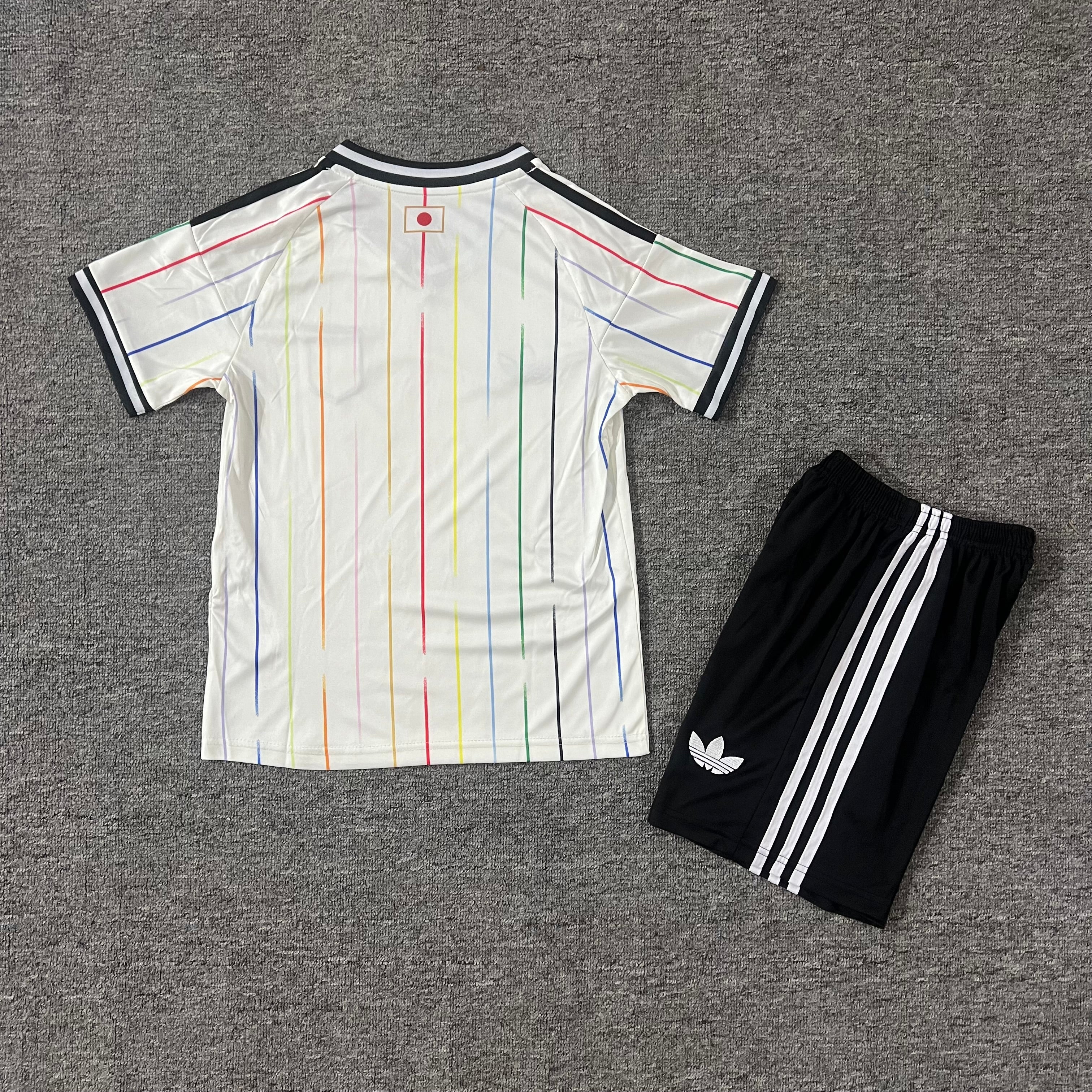 Ensemble de football enfant Japon extérieur 2026 – vue 1