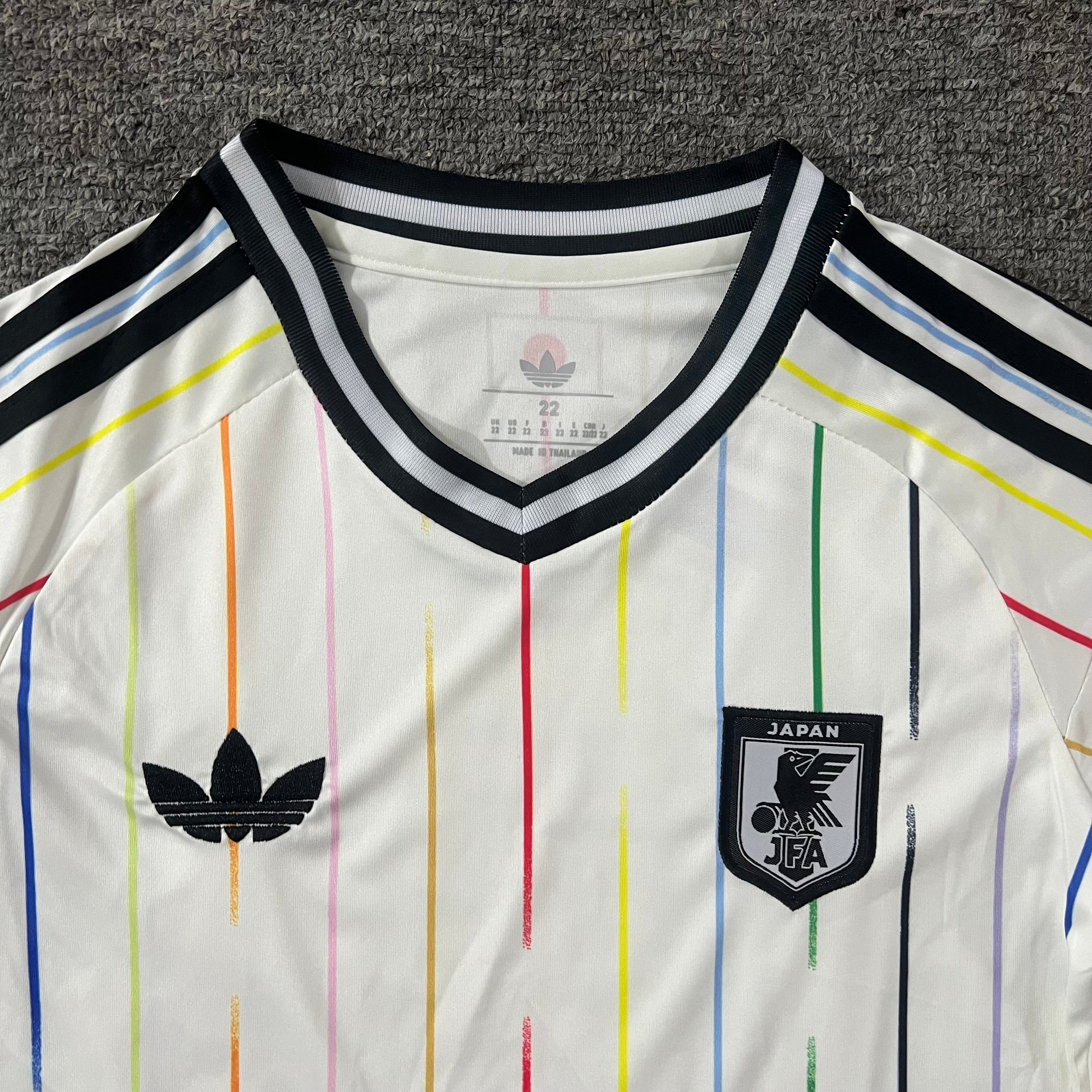Ensemble de football enfant Japon extérieur 2026 – vue 2