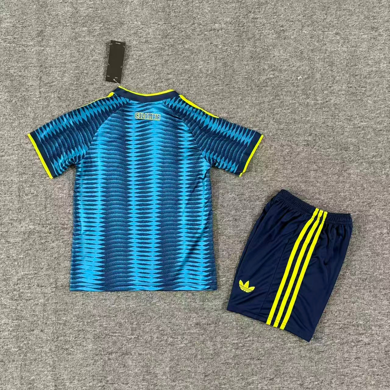 Ensemble de football enfant Colombie extérieur 2026 – vue 1