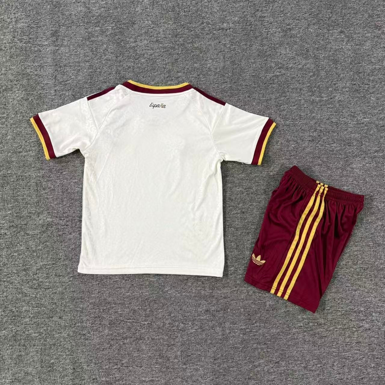 Ensemble de football enfant Espagne extérieur 2026/27 – vue 1