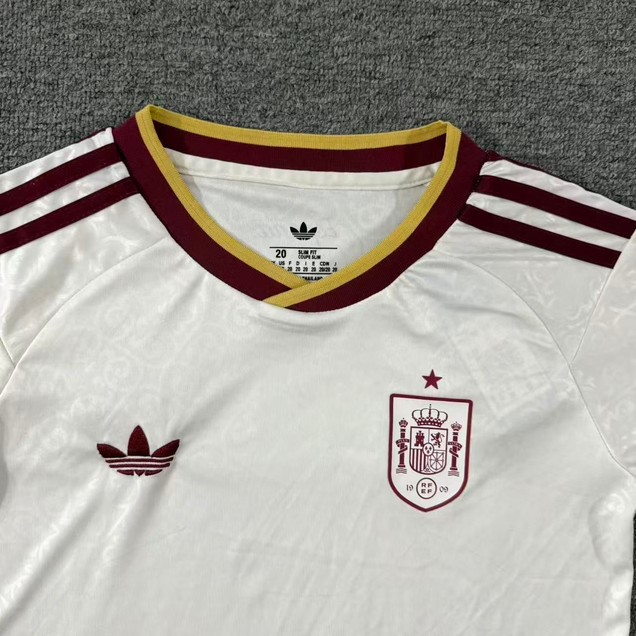 Ensemble de football enfant Espagne extérieur 2026/27 – vue 2