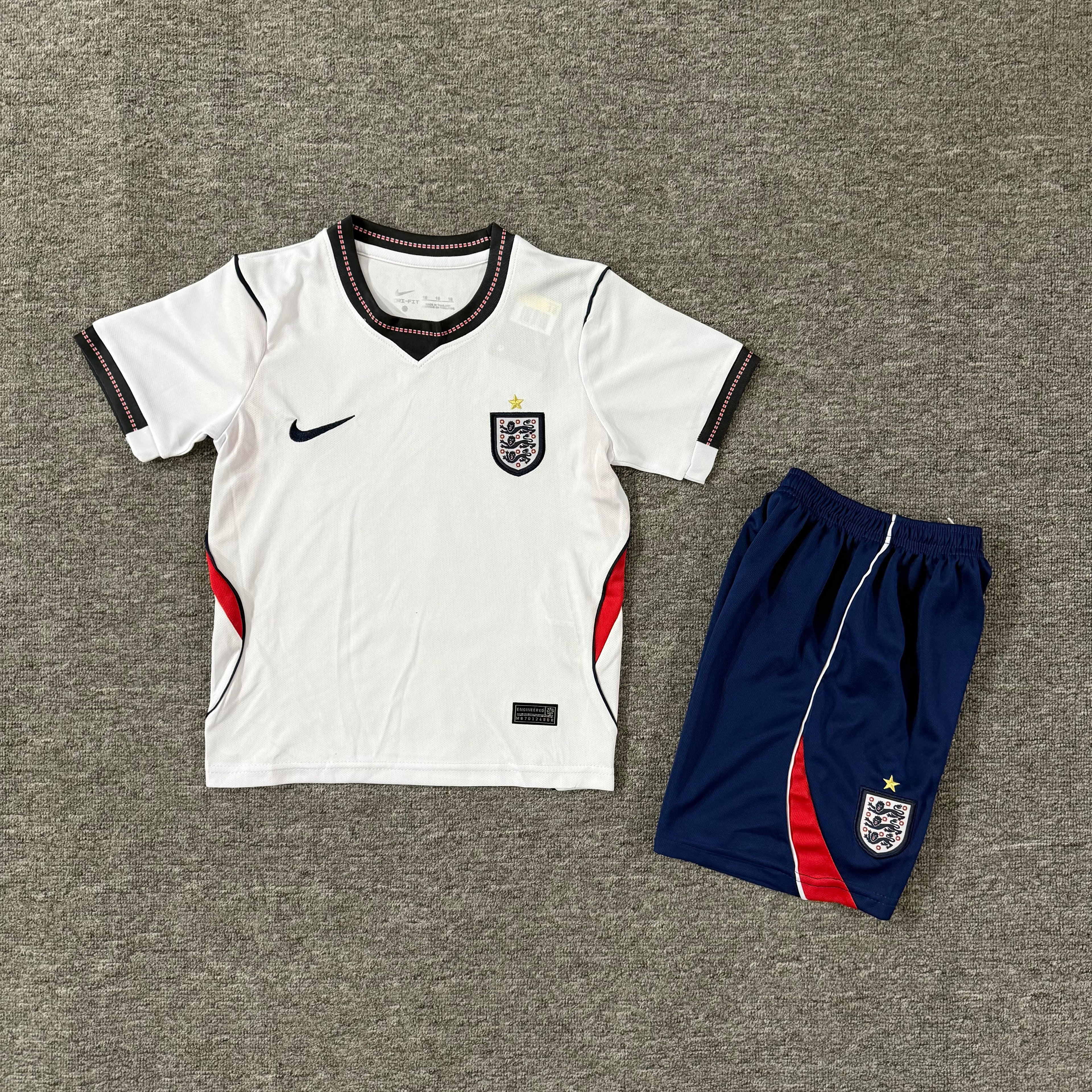 Ensemble de football enfant Angleterre domicile 2026/27 – vue 3