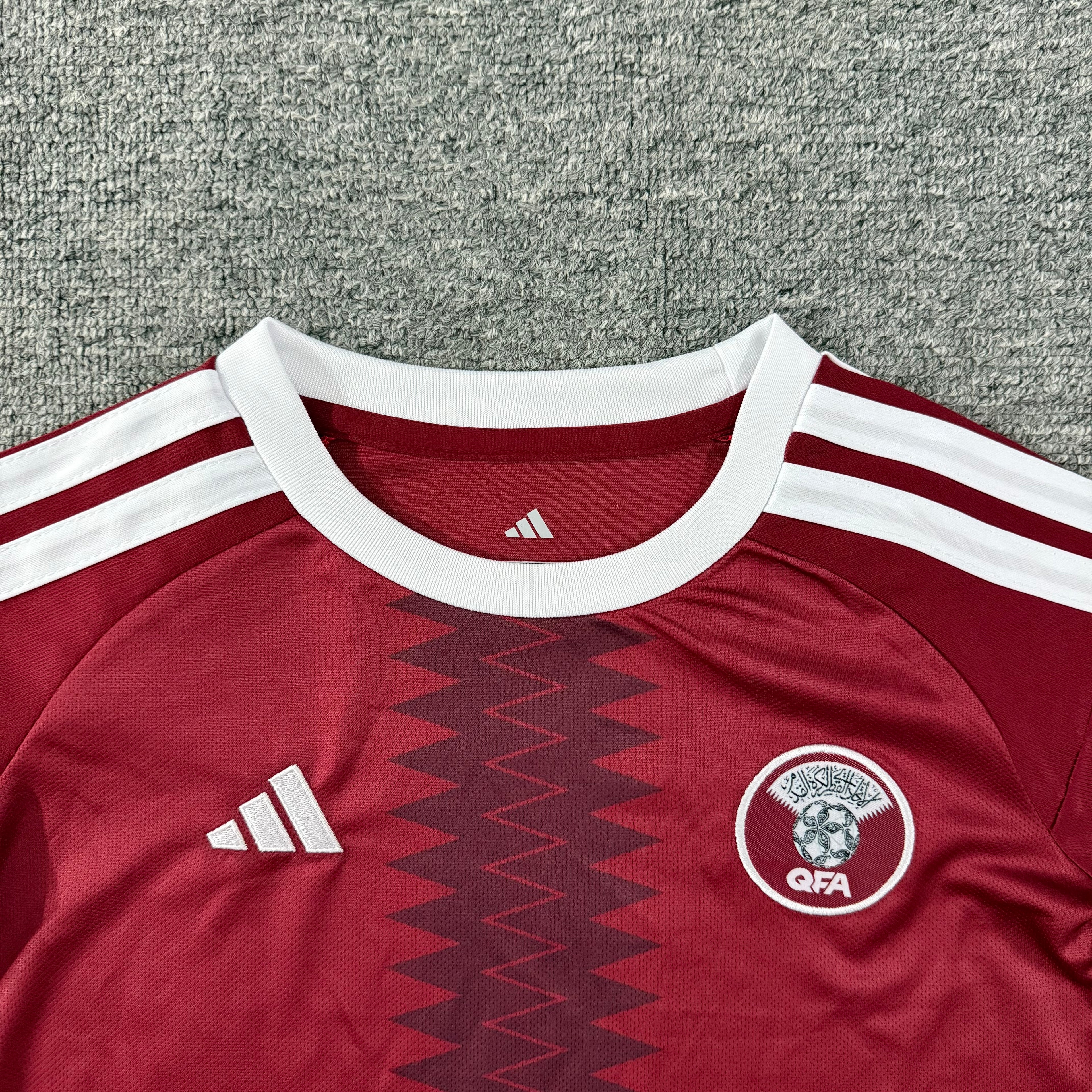 Ensemble de football enfant Qatar domicile 2026/27 – vue 2