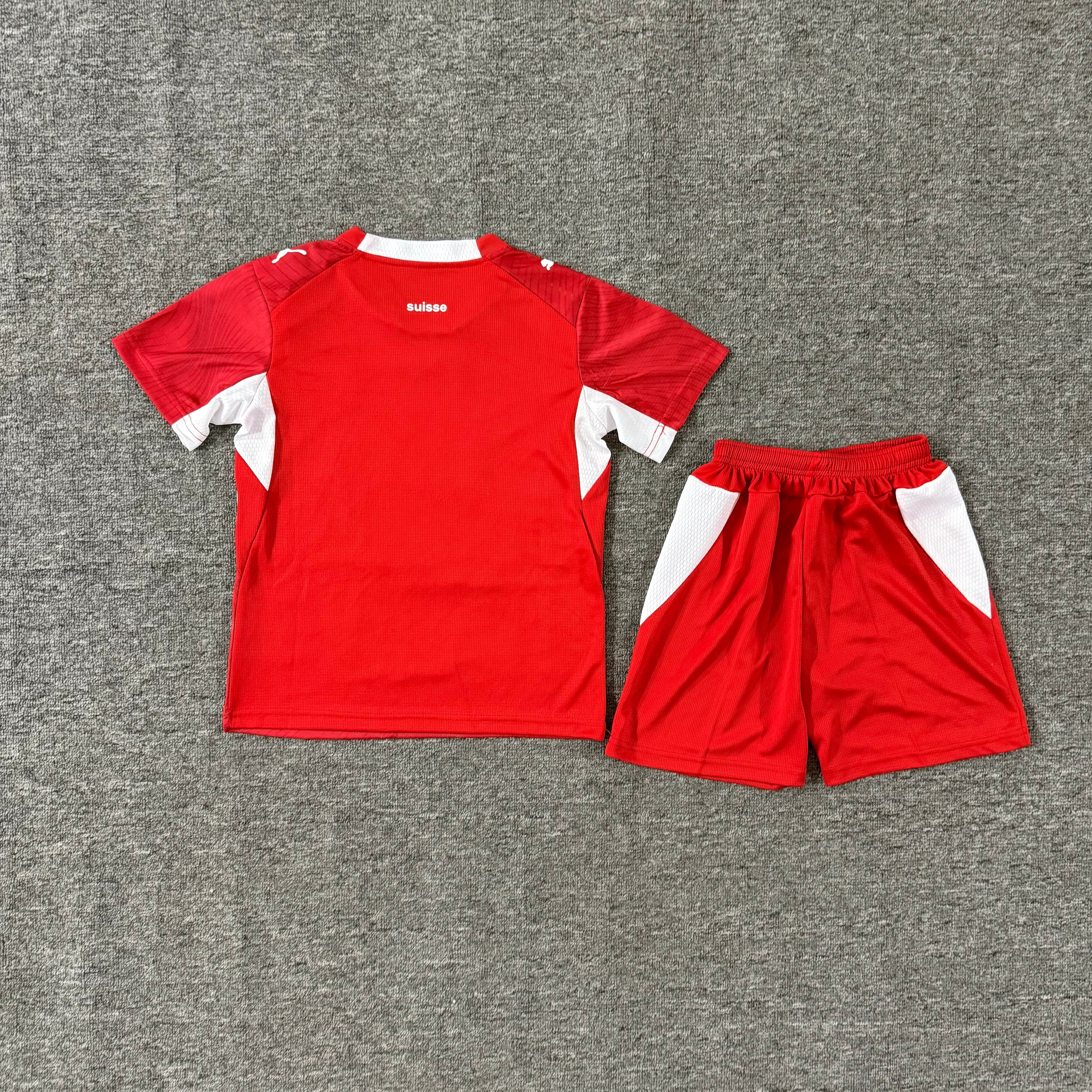 Ensemble de football enfant Suisse domicile 2026/27 – vue 1