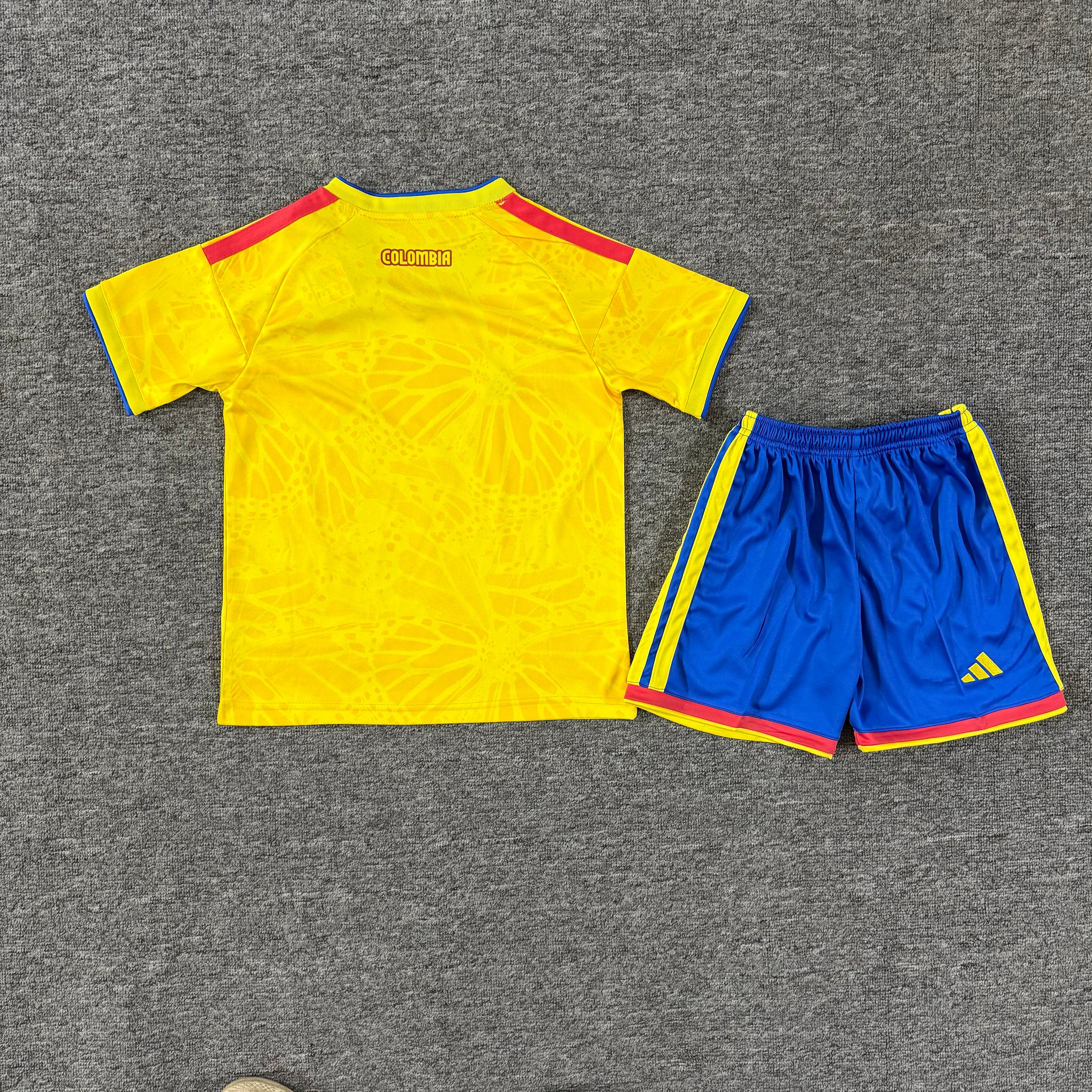Ensemble de football enfant Colombie domicile 2026 – vue 2