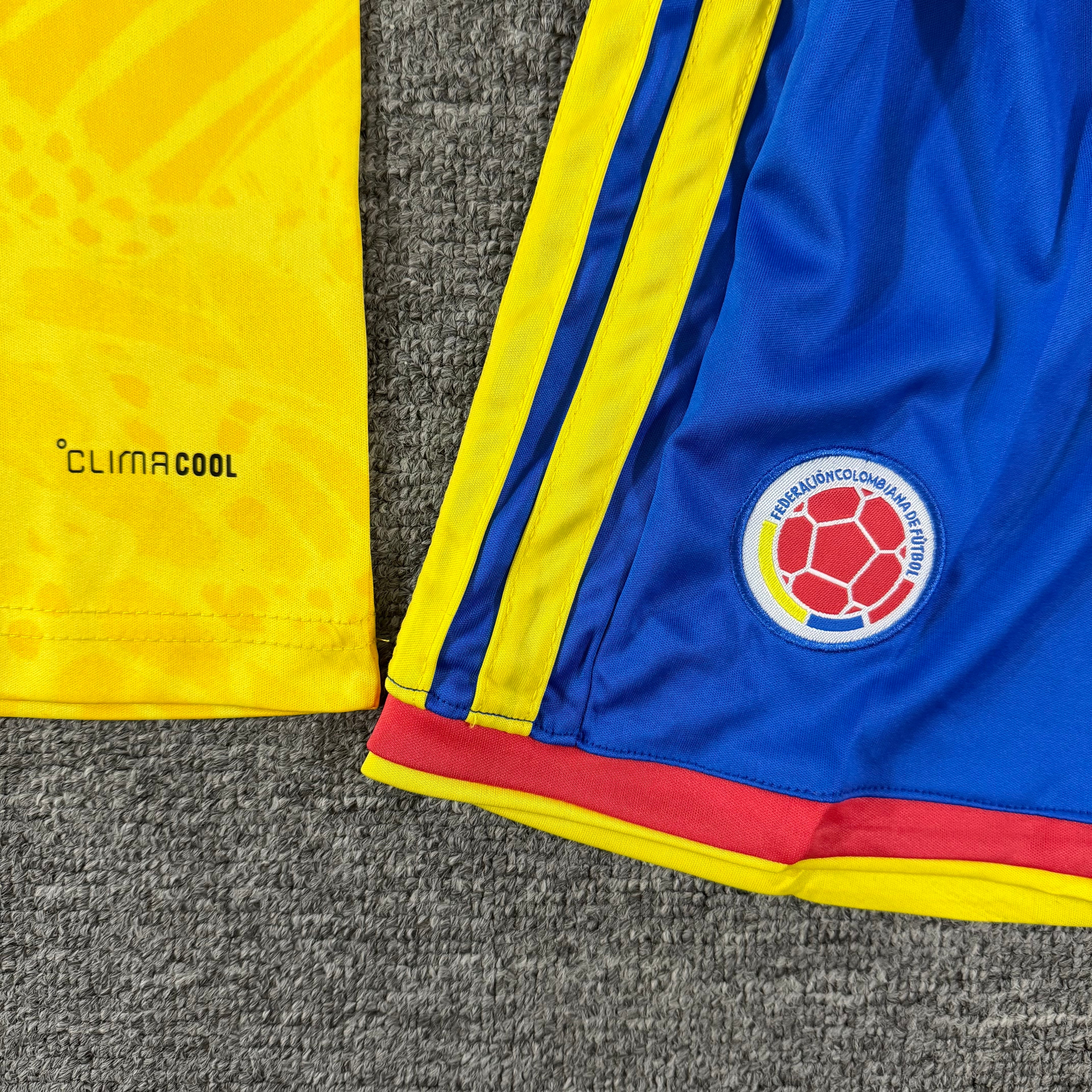 Ensemble de football enfant Colombie domicile 2026 – vue 3