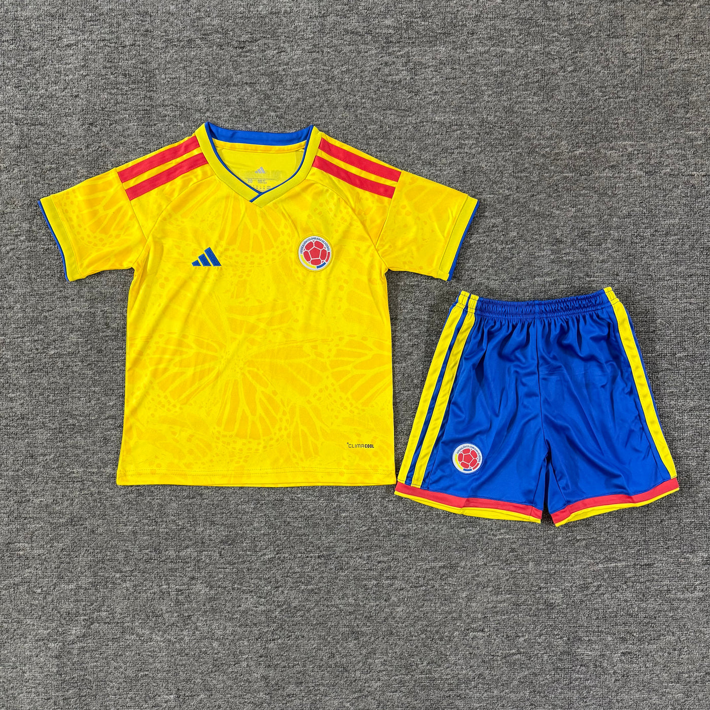 Ensemble de football enfant Colombie domicile 2026 – vue 5