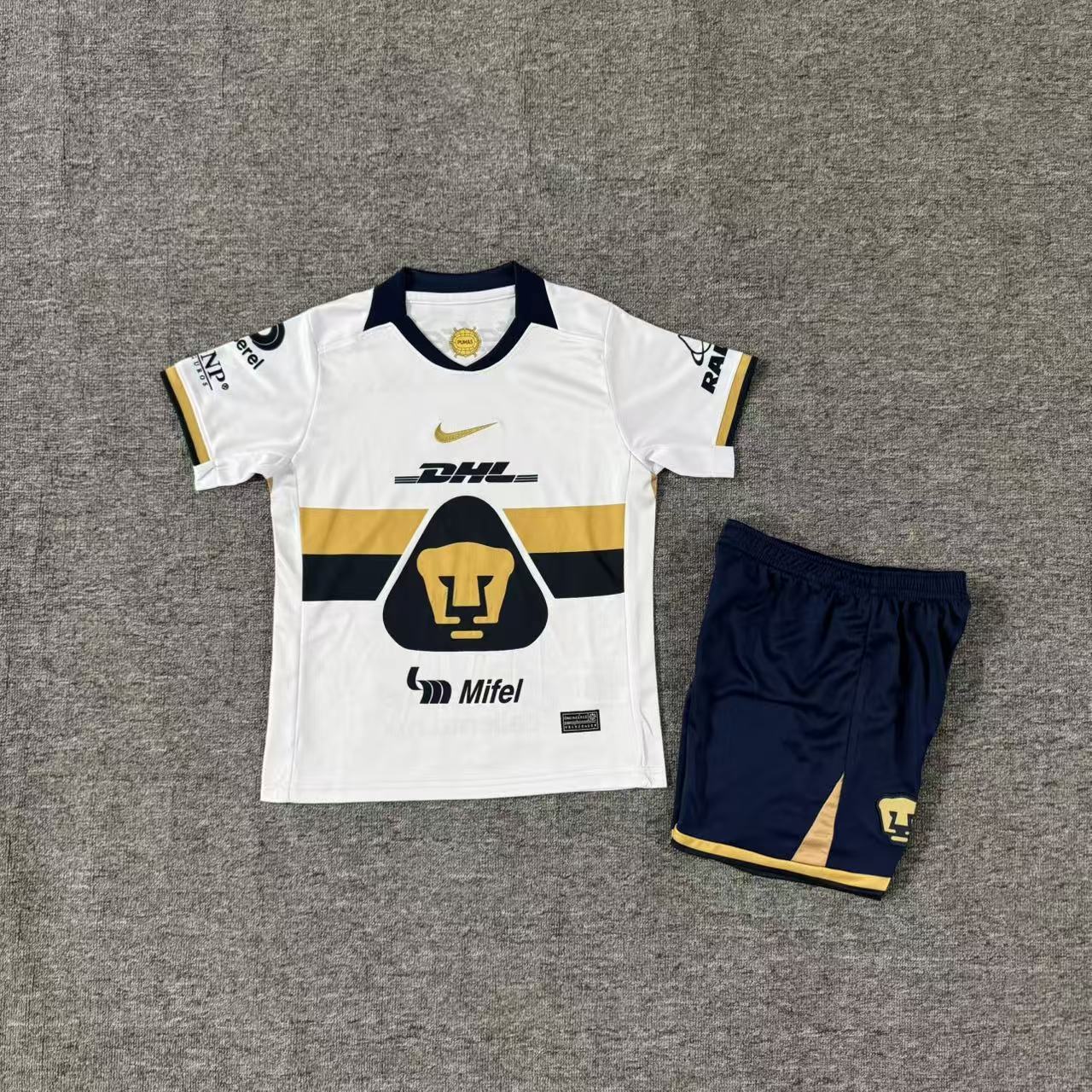 Ensemble de football enfant Club América domicile 2025/26 – vue 2