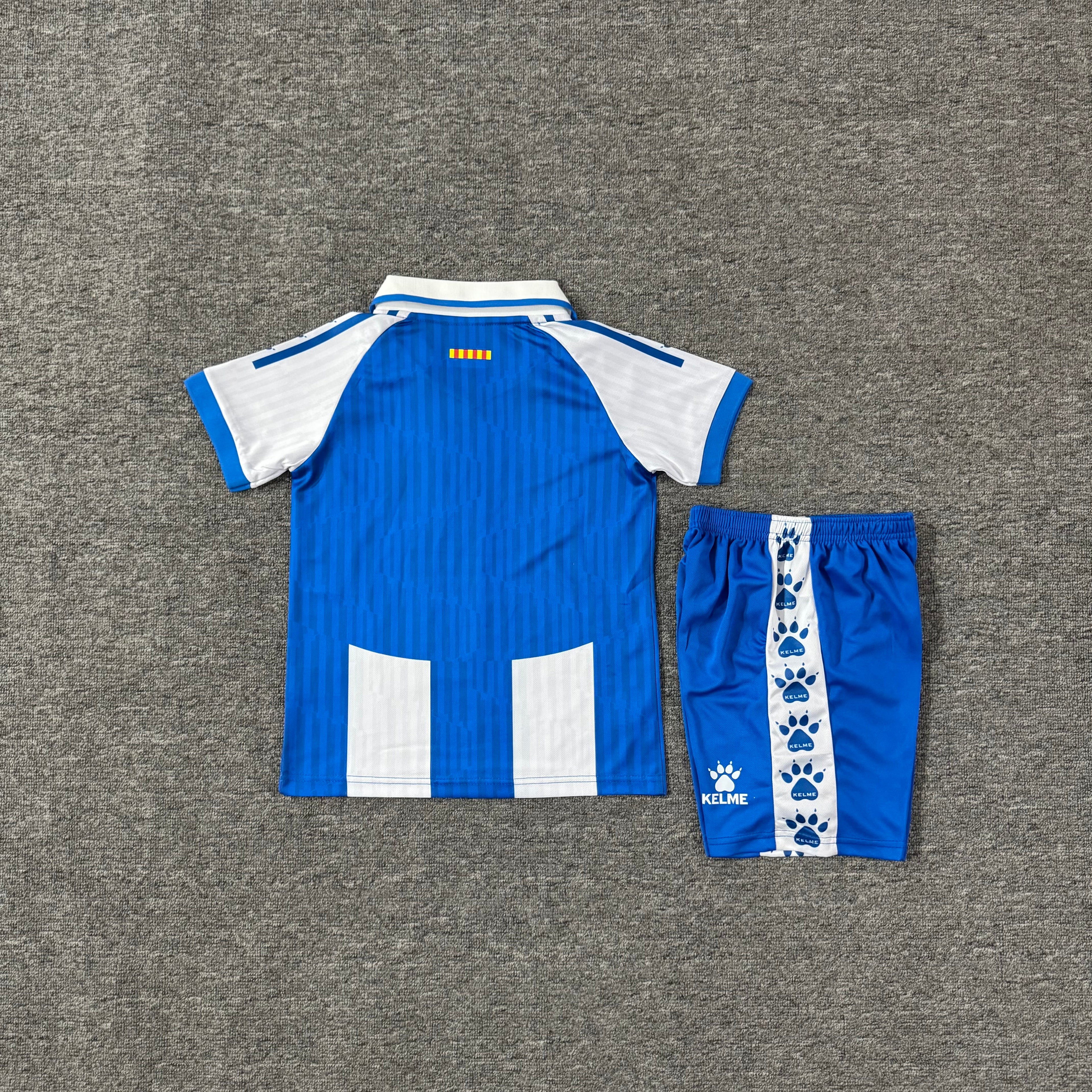 Ensemble de football enfant Espanyol domicile 2025/26 – vue 1