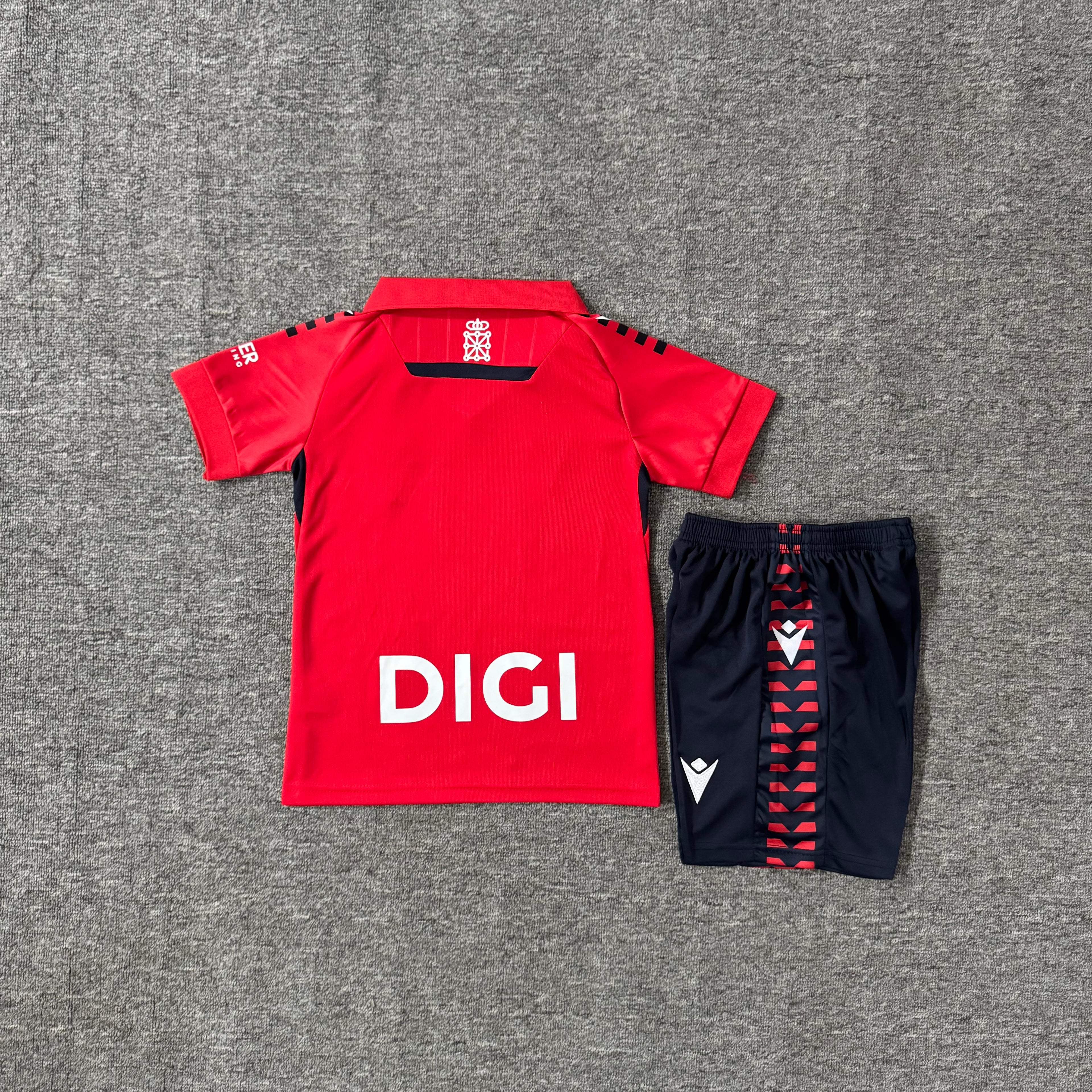 Ensemble de football enfant Osasuna domicile 2025/26 – vue 1