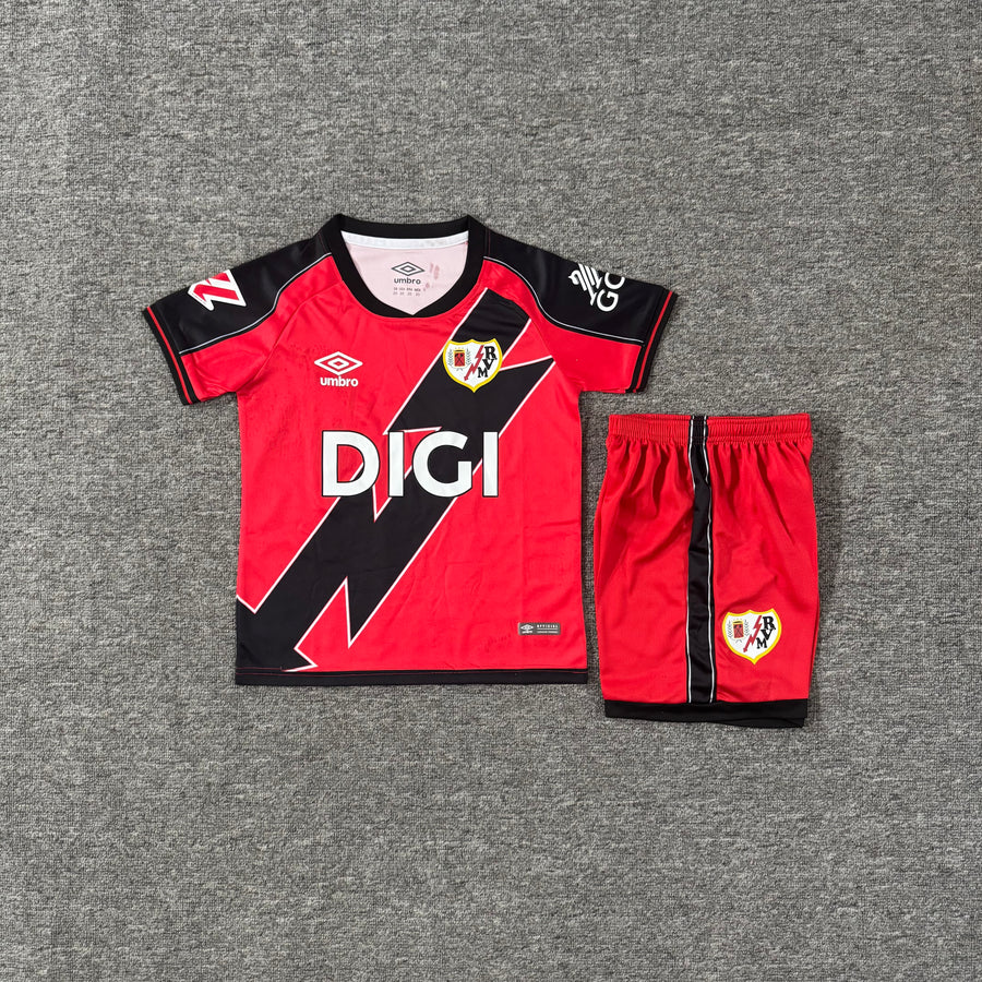 Ensemble de football enfant Rayo Vallecano extérieur 2025/26 – vue 2