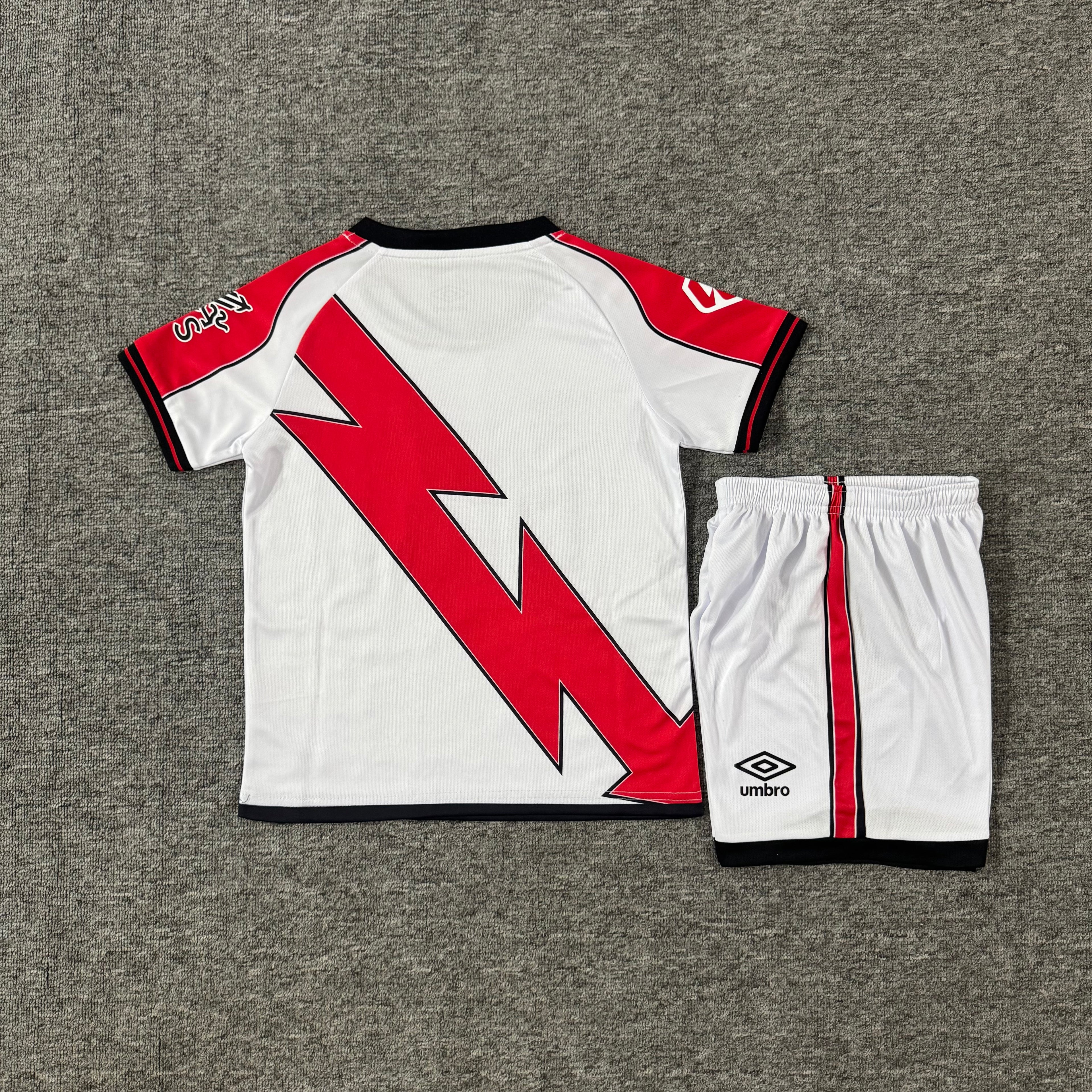 Ensemble de football enfant Rayo Vallecano domicile 2025/26 – vue 1