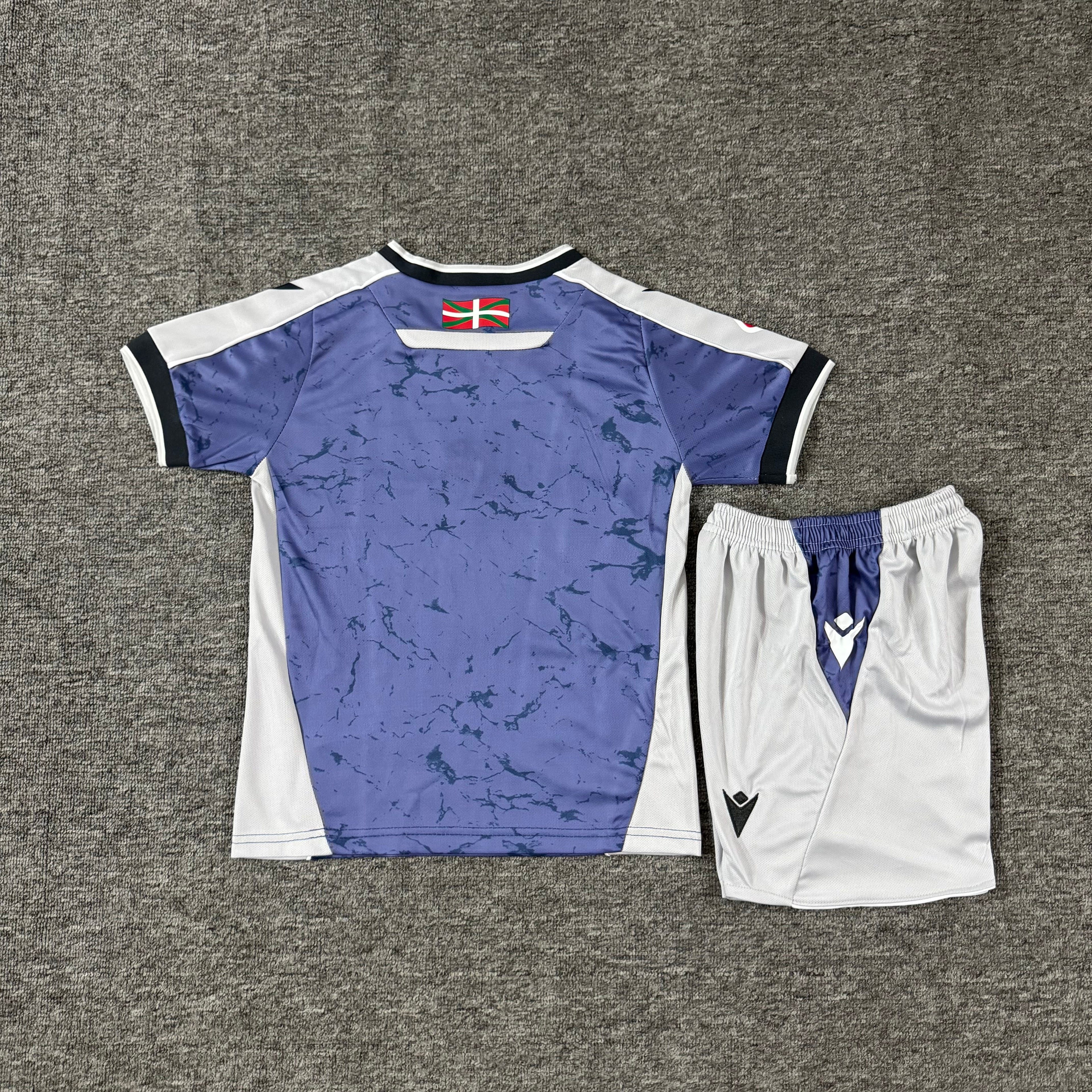 Ensemble de football enfant Real Sociedad extérieur 2025/26 – vue 1