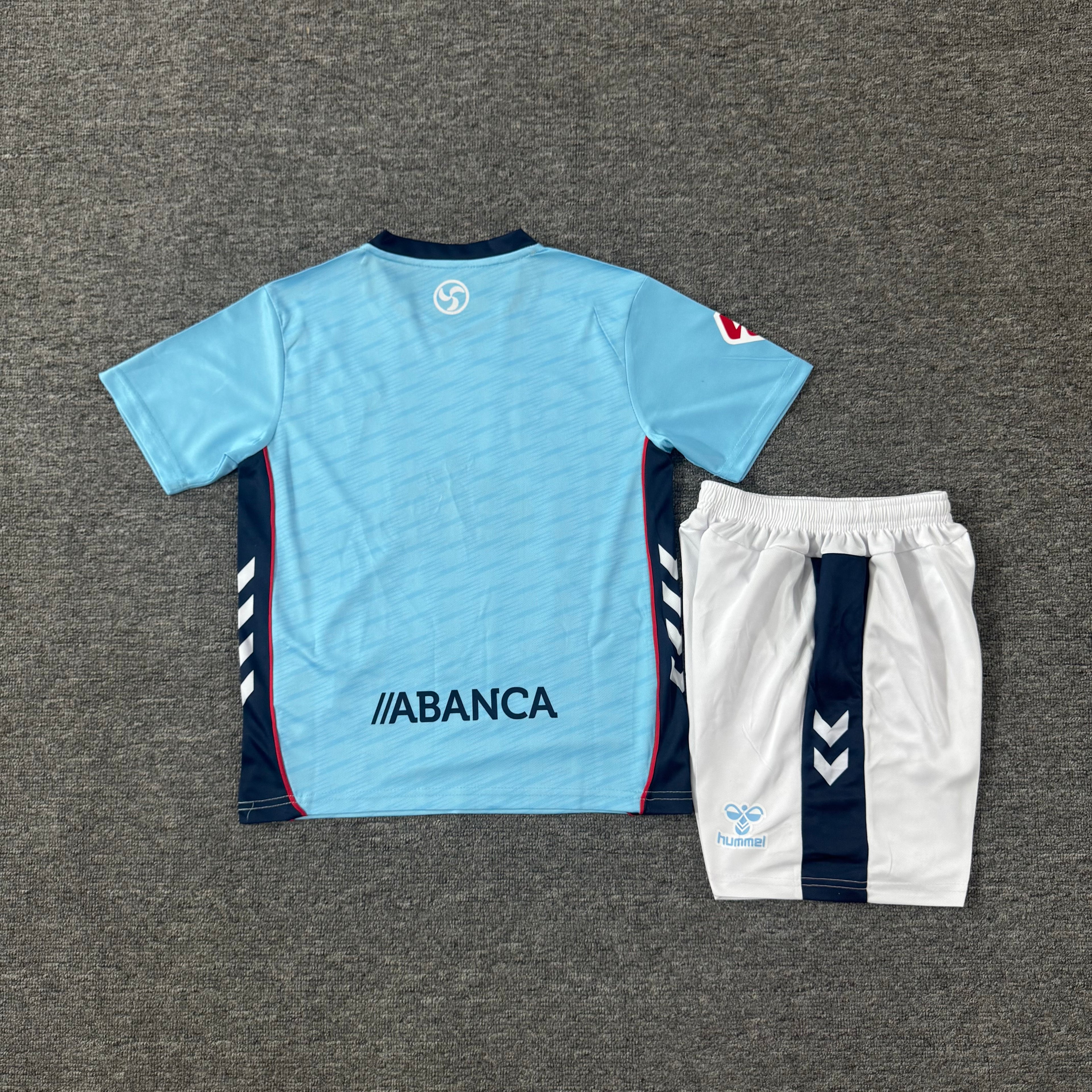 Ensemble de football enfant Celta Vigo domicile 2025/26 – vue 1