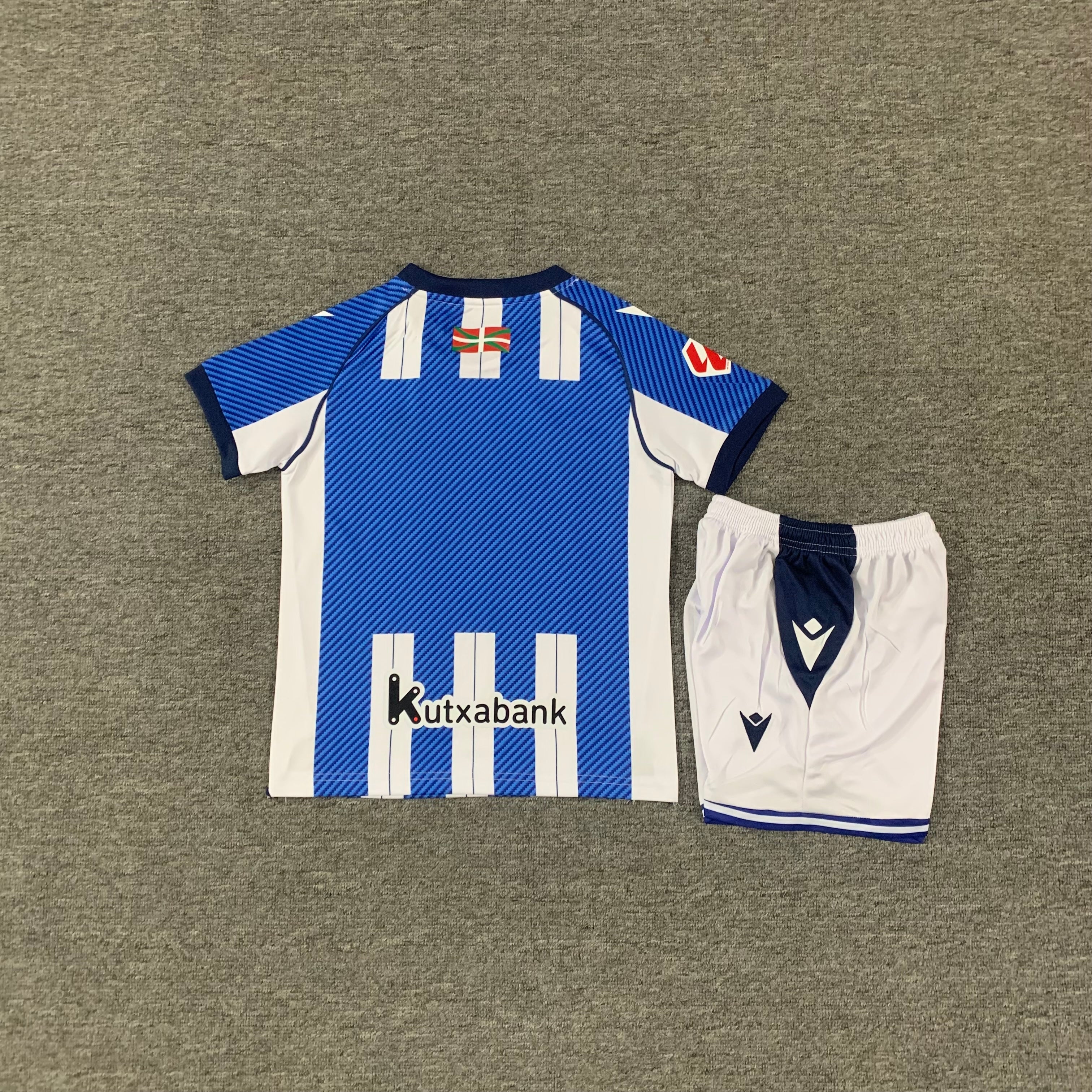 Ensemble de football enfant Real Sociedad domicile 2025/26 – vue 1