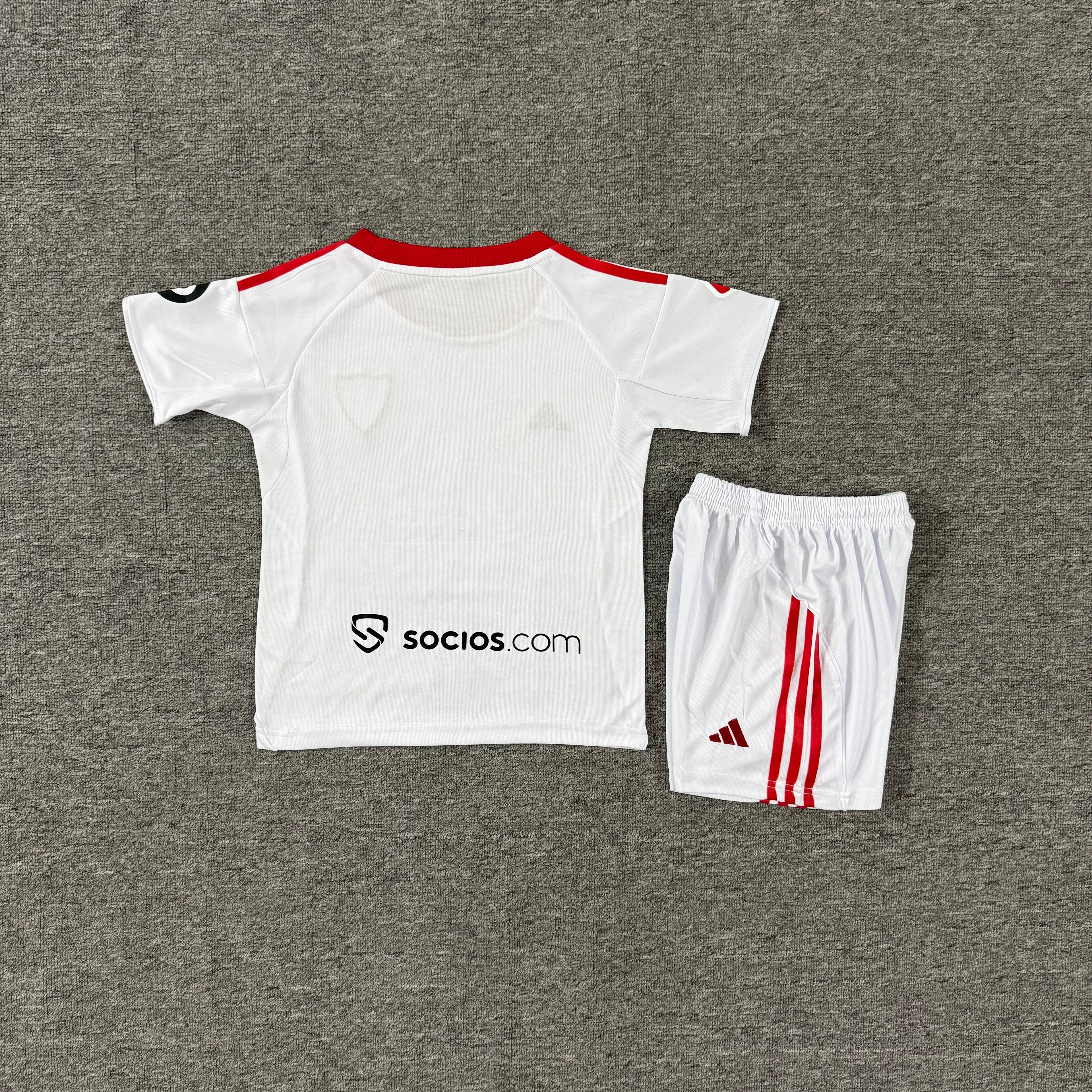 Ensemble de football enfant Séville domicile 2025/26 – vue 1