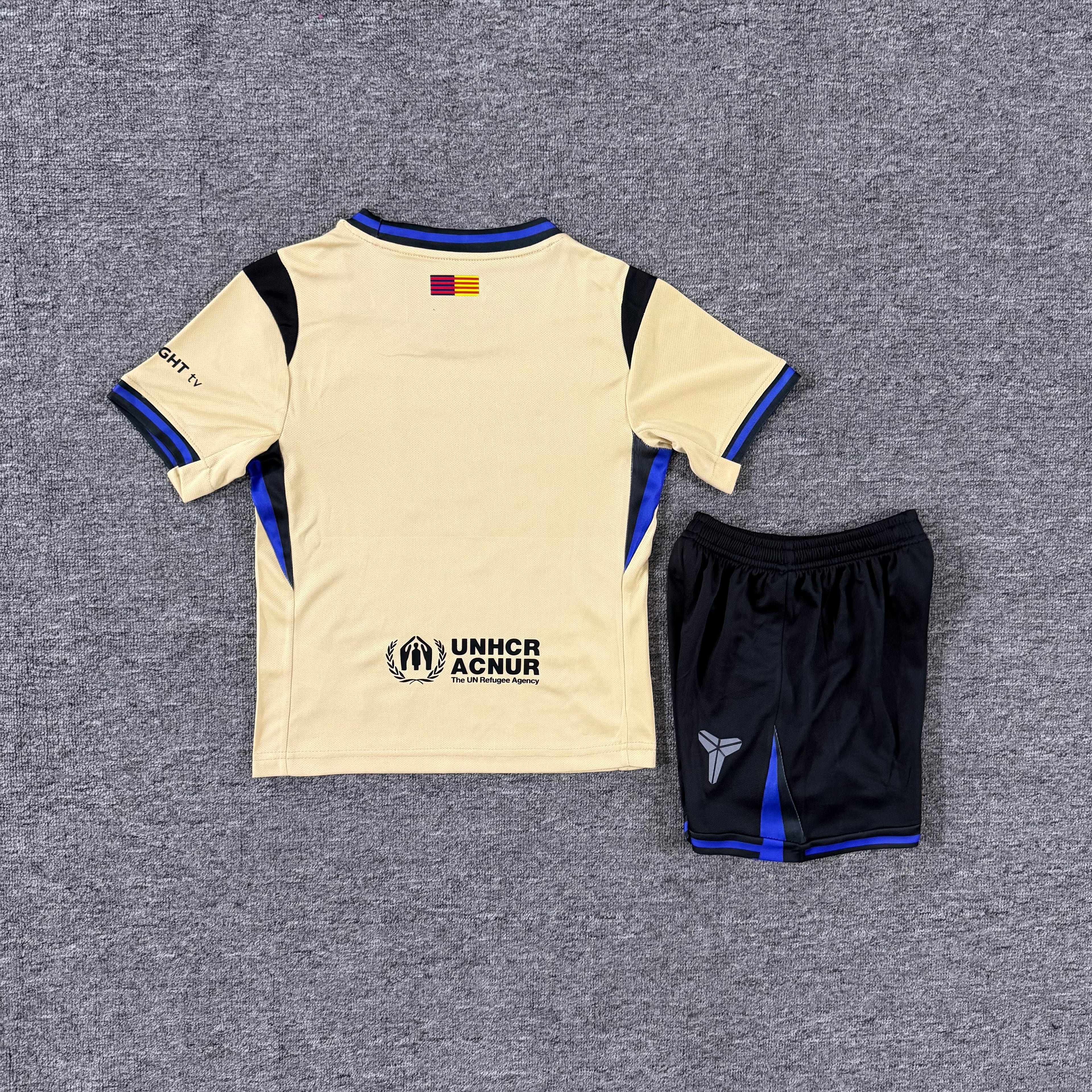 Ensemble de football enfant FC Barcelone extérieur 2025/26 – vue 1