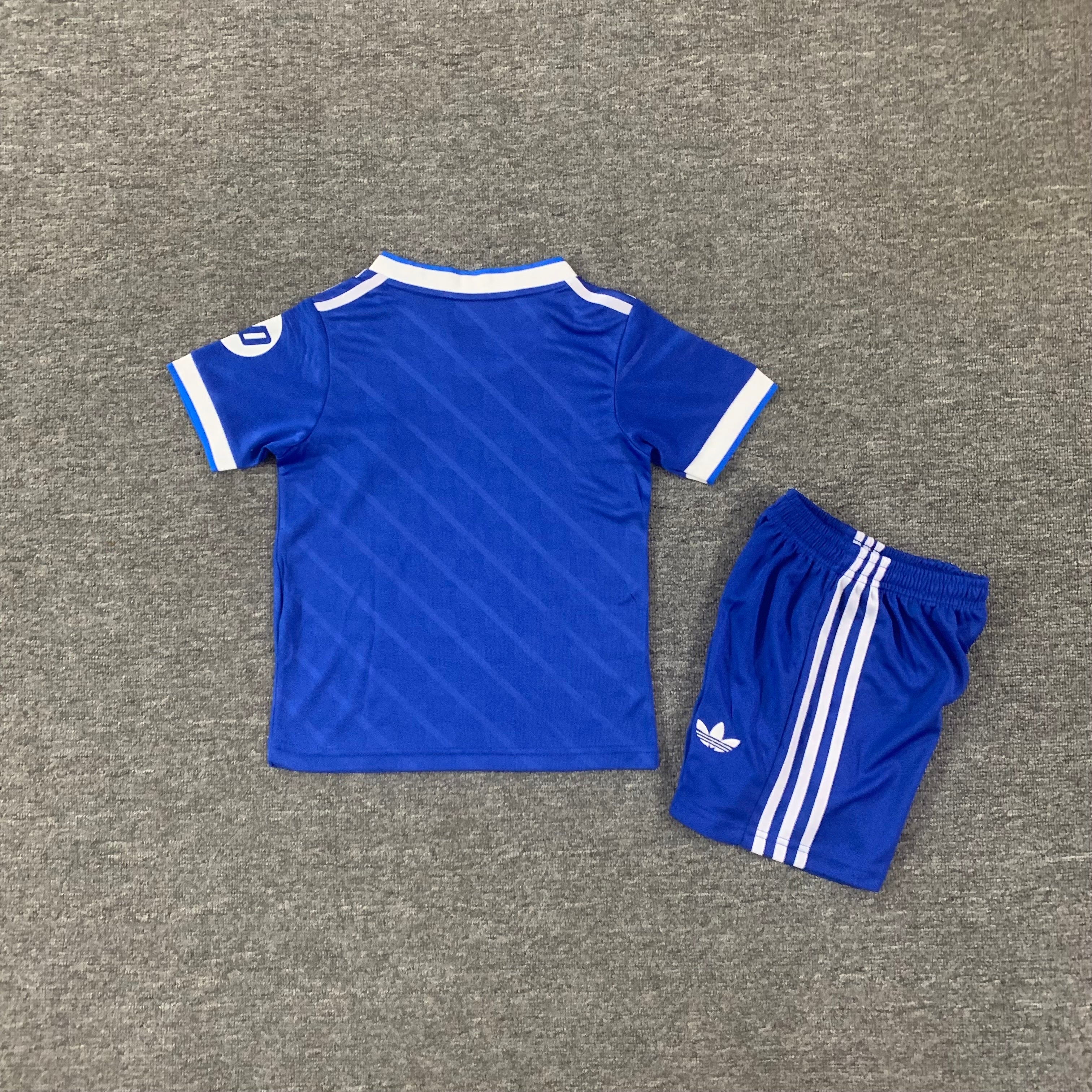Ensemble de football enfant Real Madrid third 2025/26 – vue 1