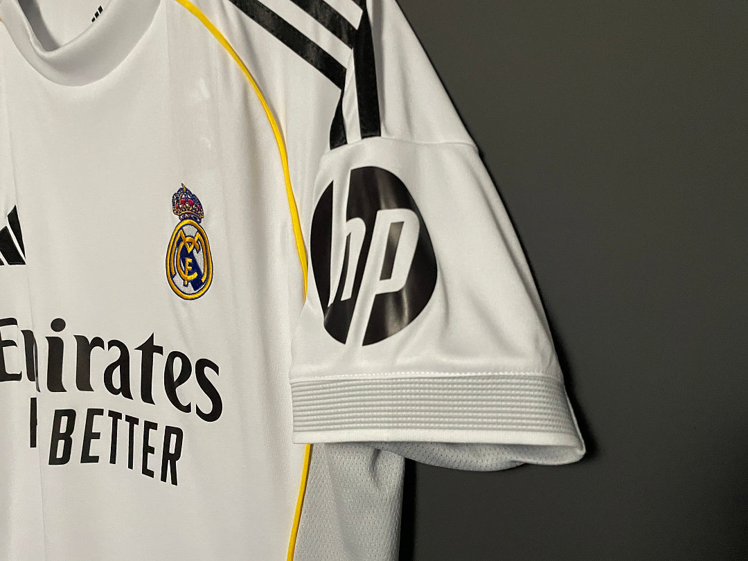 Maillot Real Madrid domicile 2025/26 | Virello – vue 5