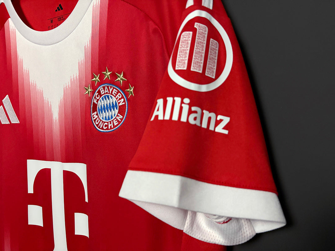 Maillot Bayern Munich domicile 2025/26 | Virello – vue 4
