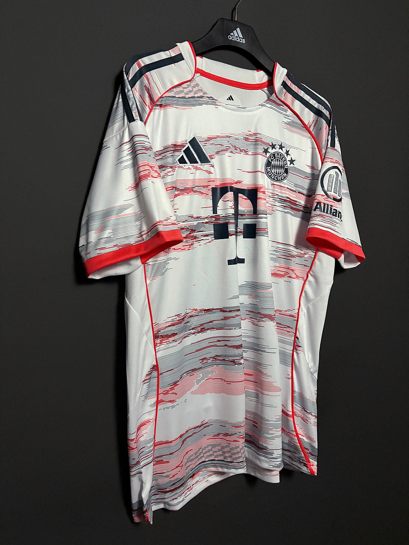 Maillot Bayern Munich extérieur 2025/26 | Virello – vue 2