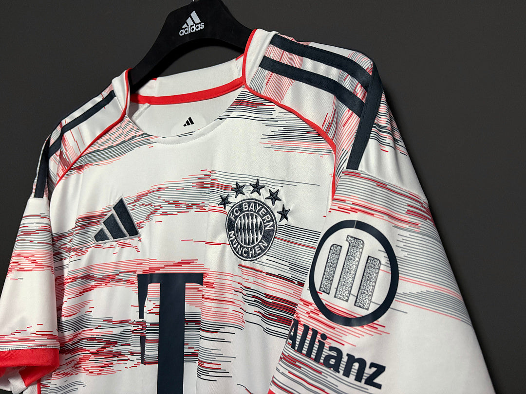 Maillot Bayern Munich extérieur 2025/26 | Virello – vue 5