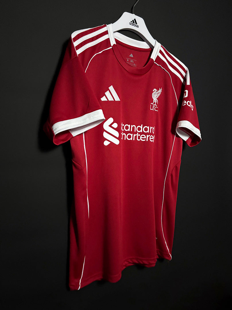 Maillot Liverpool domicile 2025/26 | Virello – vue 2