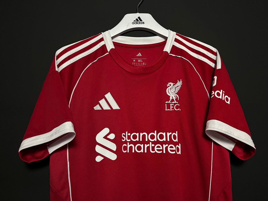Maillot Liverpool domicile 2025/26 | Virello – vue 4