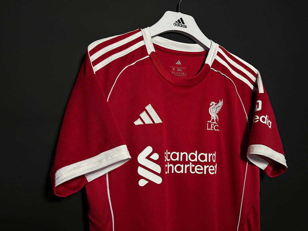 Maillot Liverpool domicile 2025/26 | Virello – vue 5
